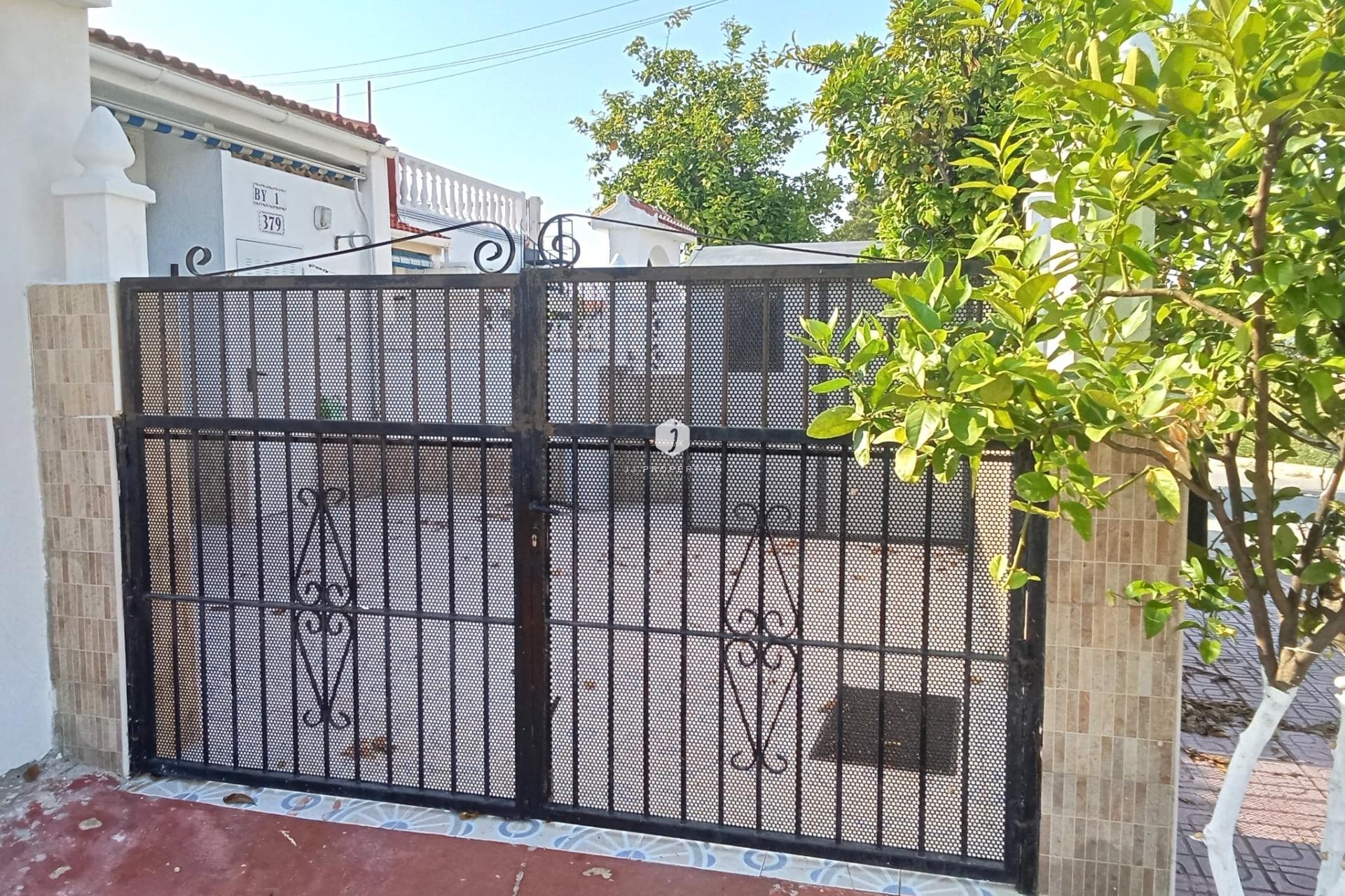 Segunda mano - Bungalow -
Torrevieja - Torretas