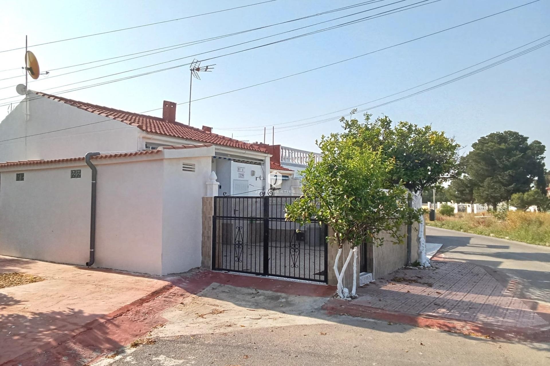 Segunda mano - Bungalow -
Torrevieja - Torretas