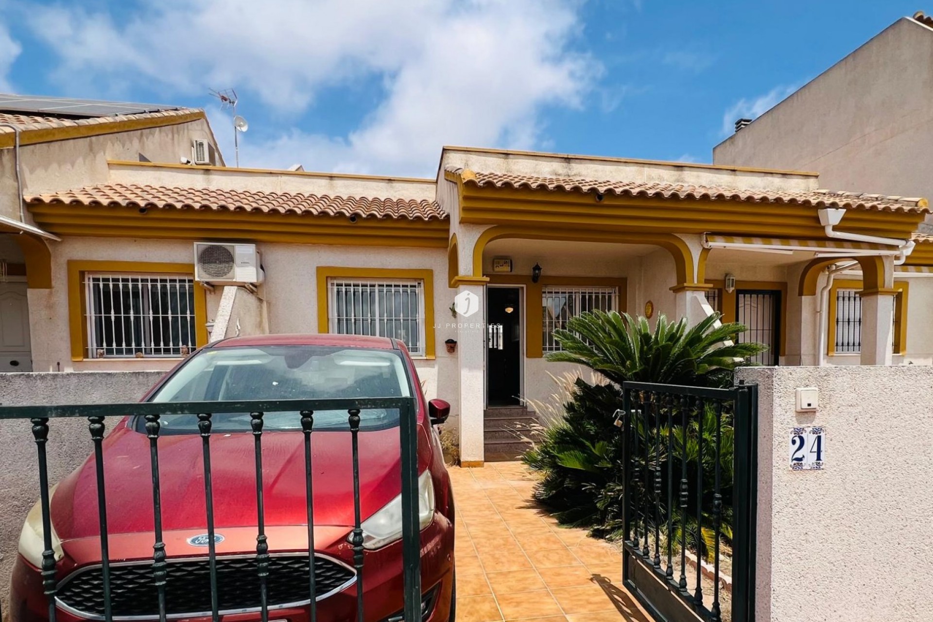 Segunda mano - Chalet -
Daya Nueva - Costa Blanca