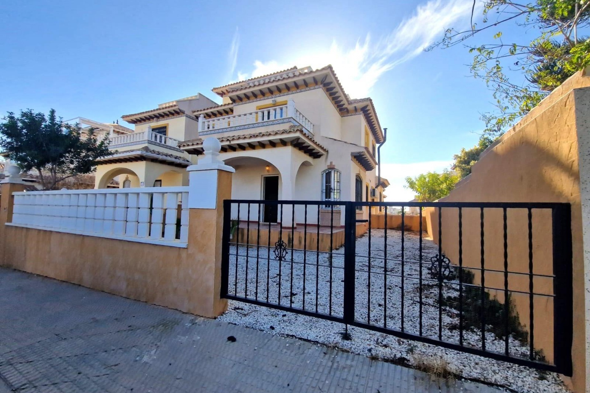 Segunda mano - Chalet -
Orihuela Costa - Montezenia