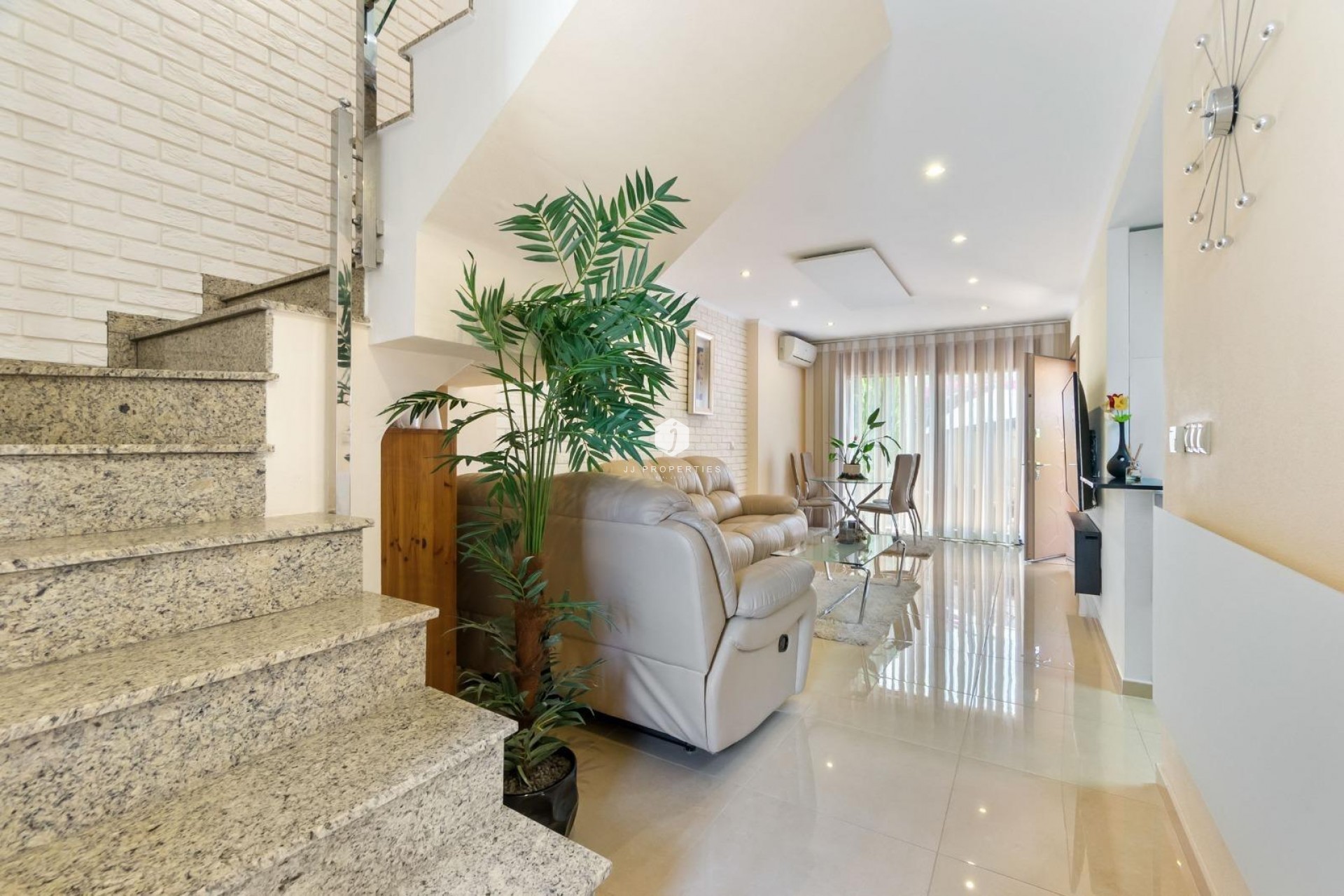 Segunda mano - Chalet -
Torrevieja - aguas nuevas