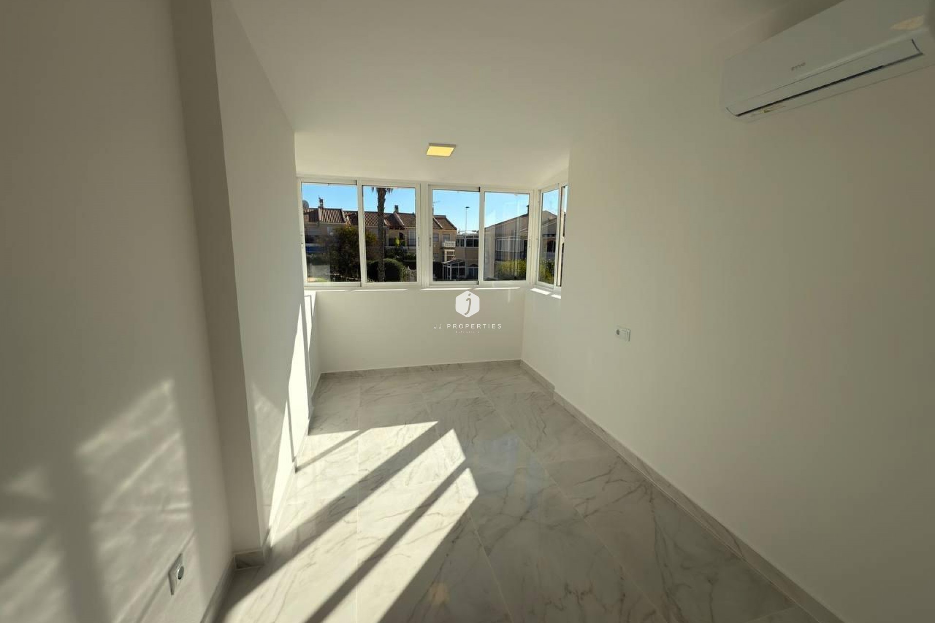 Segunda mano - Chalet -
Torrevieja - aguas nuevas