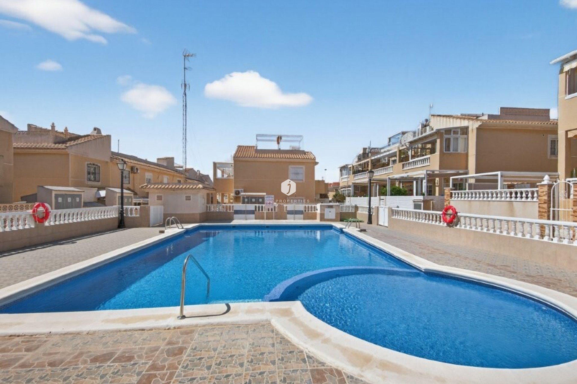 Segunda mano - Chalet -
Torrevieja - aguas nuevas