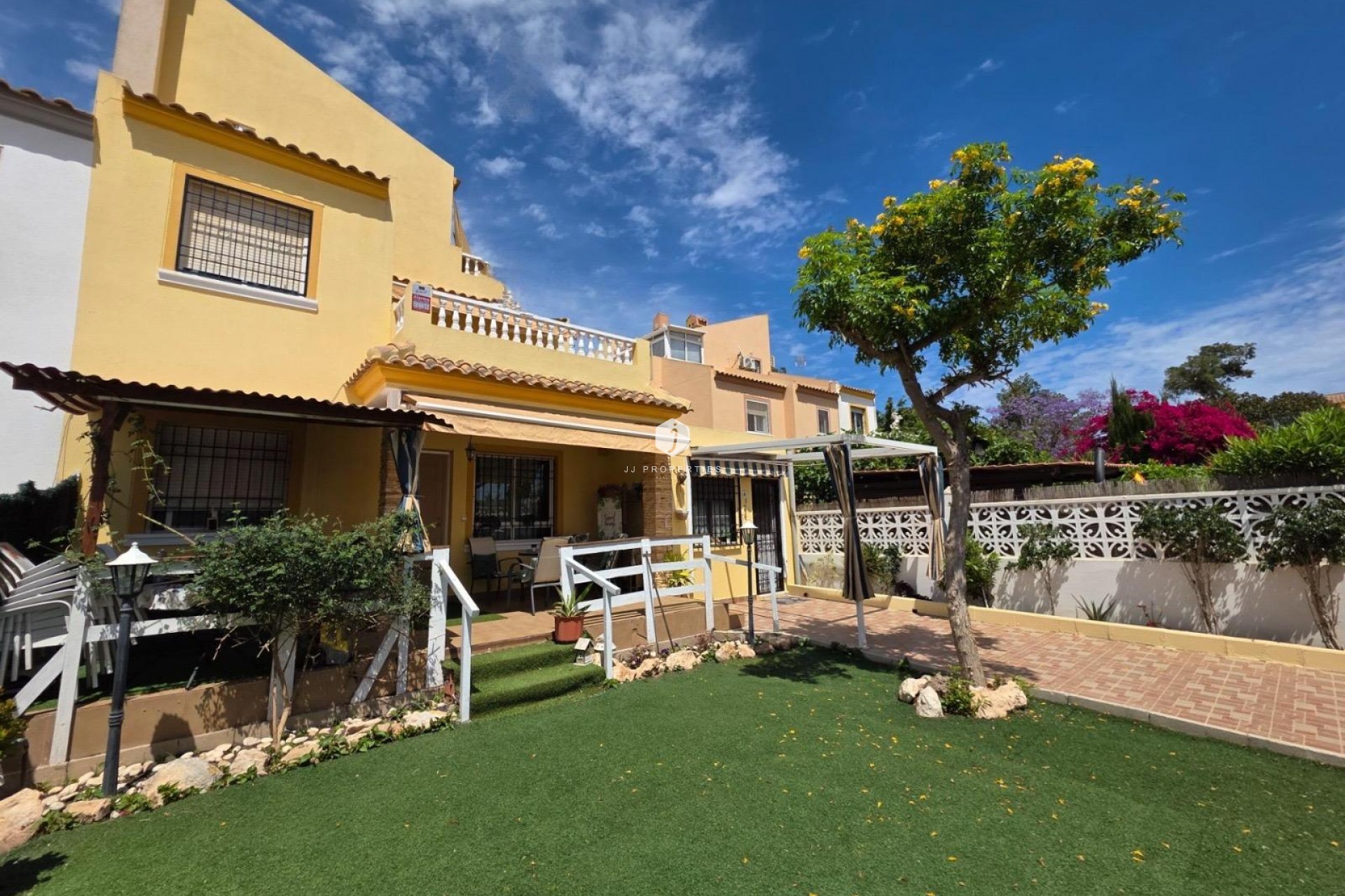 Segunda mano - Chalet -
Torrevieja - Calas blanca