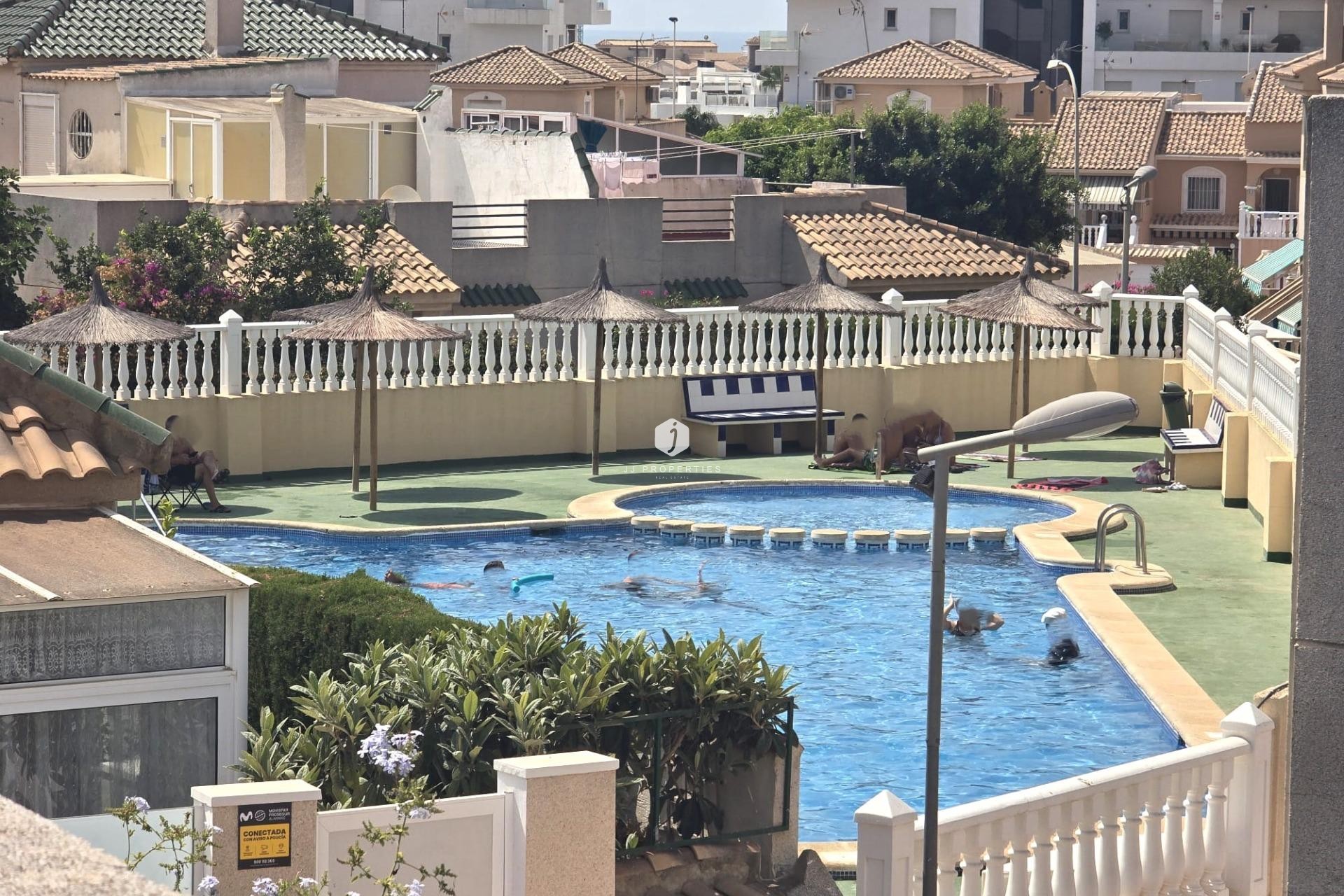 Segunda mano - Chalet -
Torrevieja - Los altos