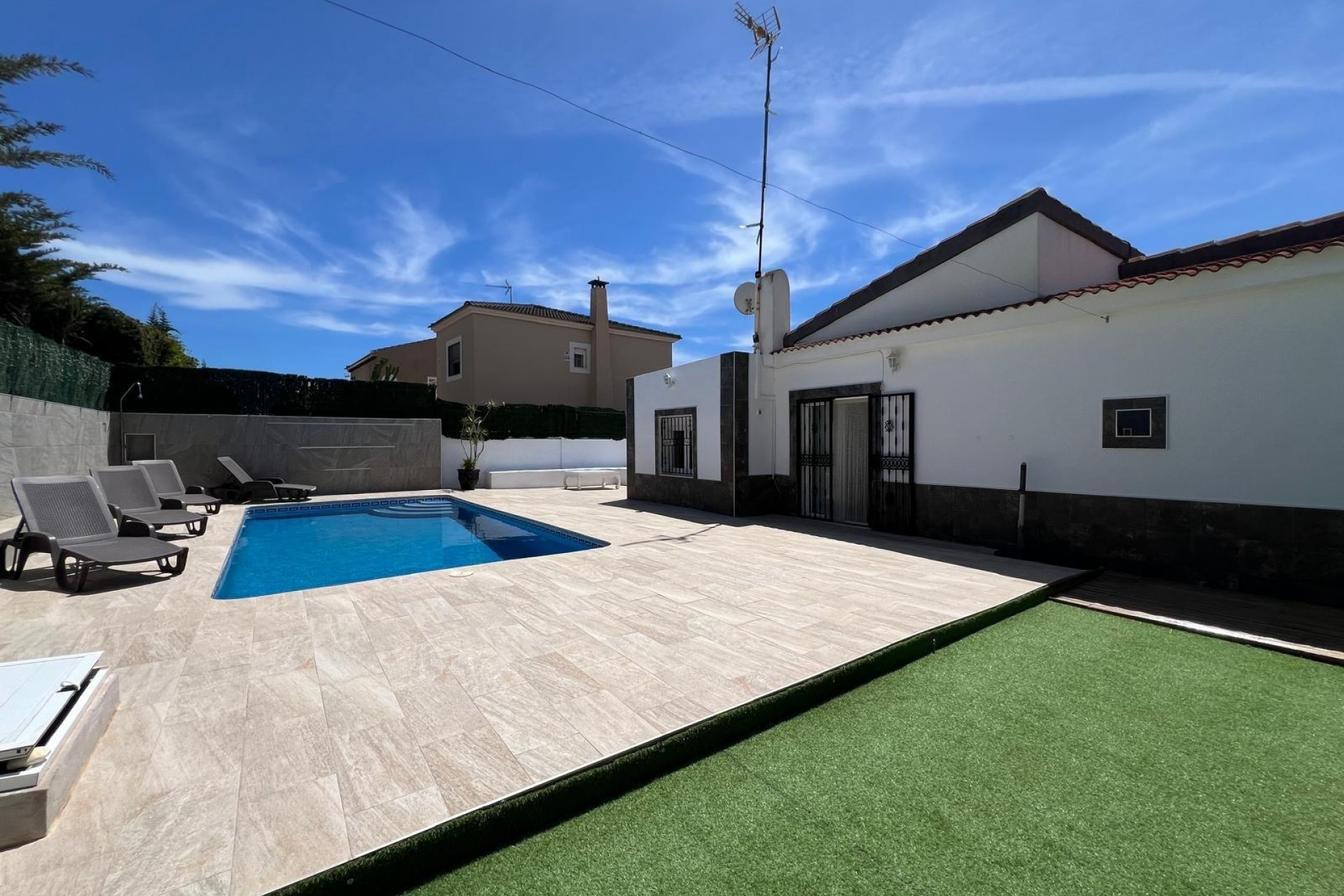 Segunda mano - Chalet -
Torrevieja - Los Balcones