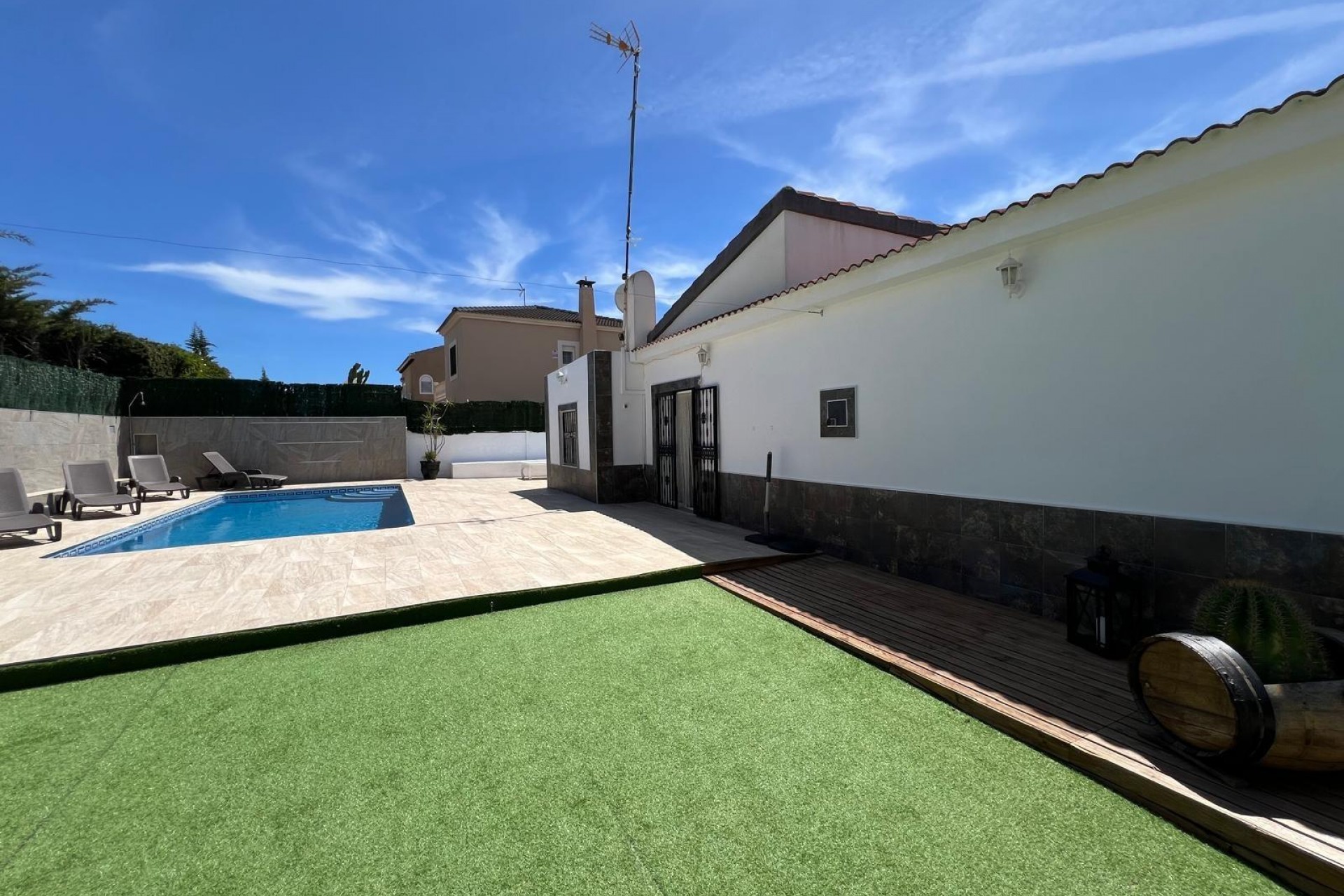 Segunda mano - Chalet -
Torrevieja - Los Balcones