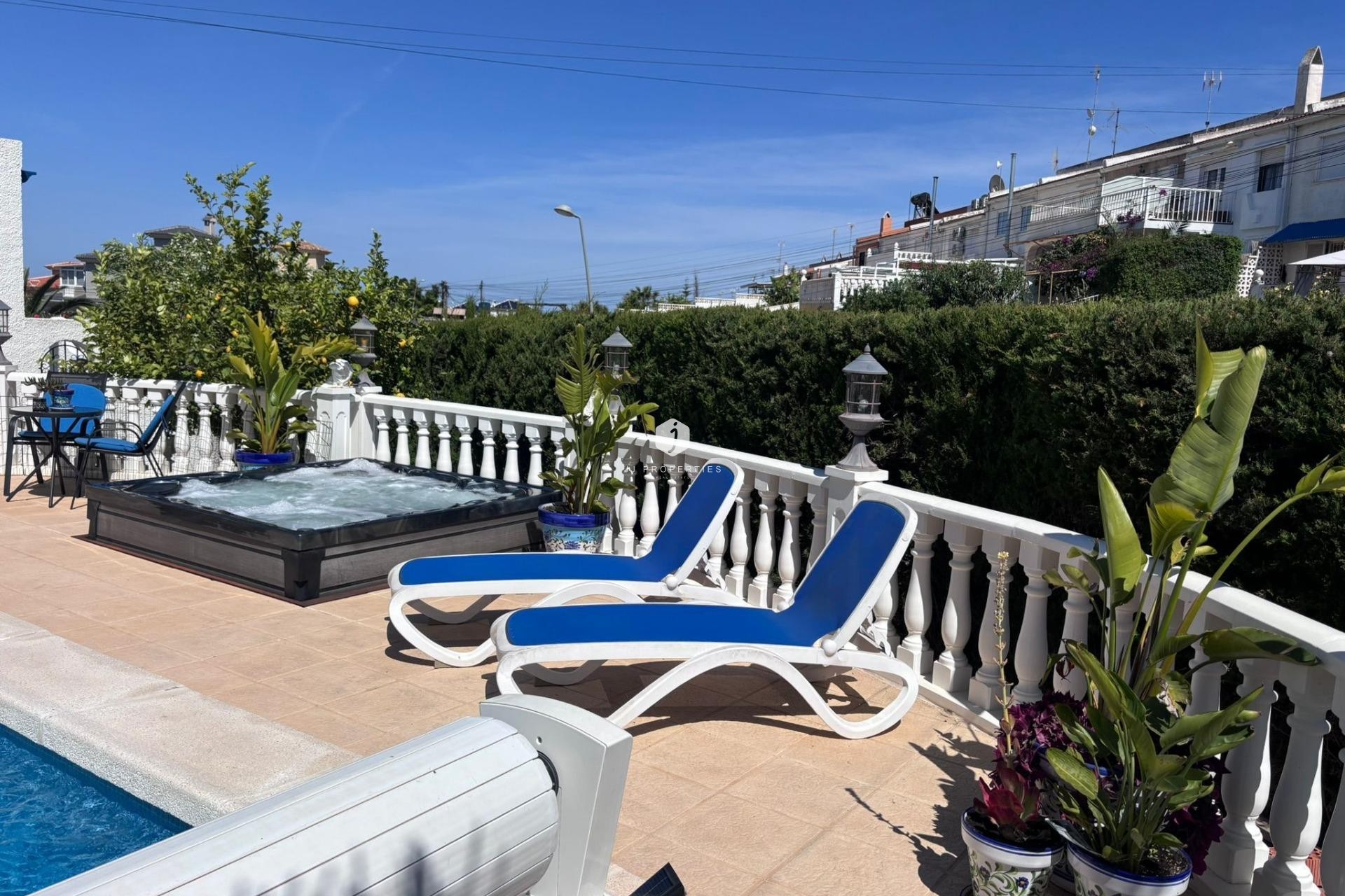 Segunda mano - Chalet -
Torrevieja - Los Balcones