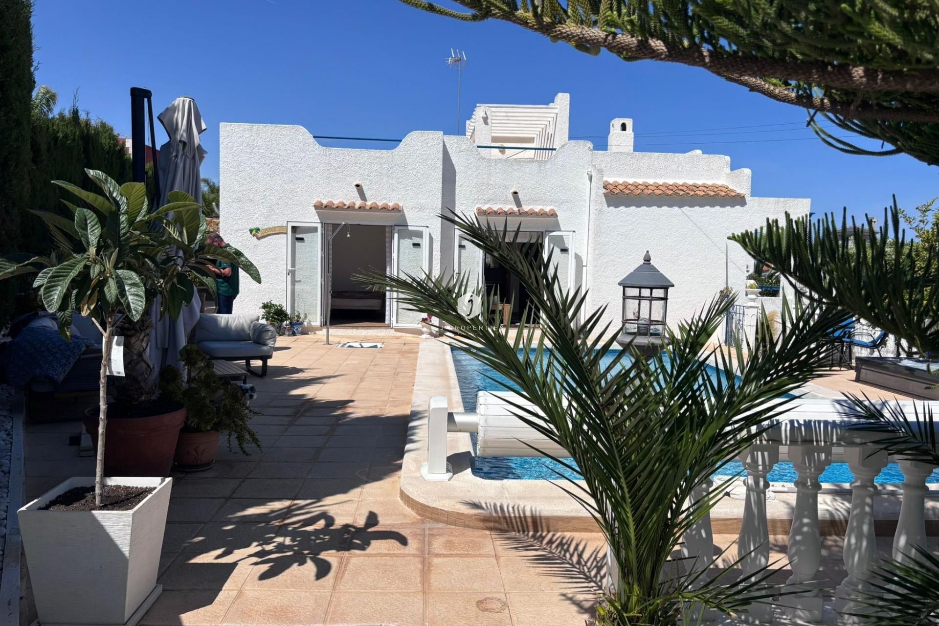 Segunda mano - Chalet -
Torrevieja - Los Balcones