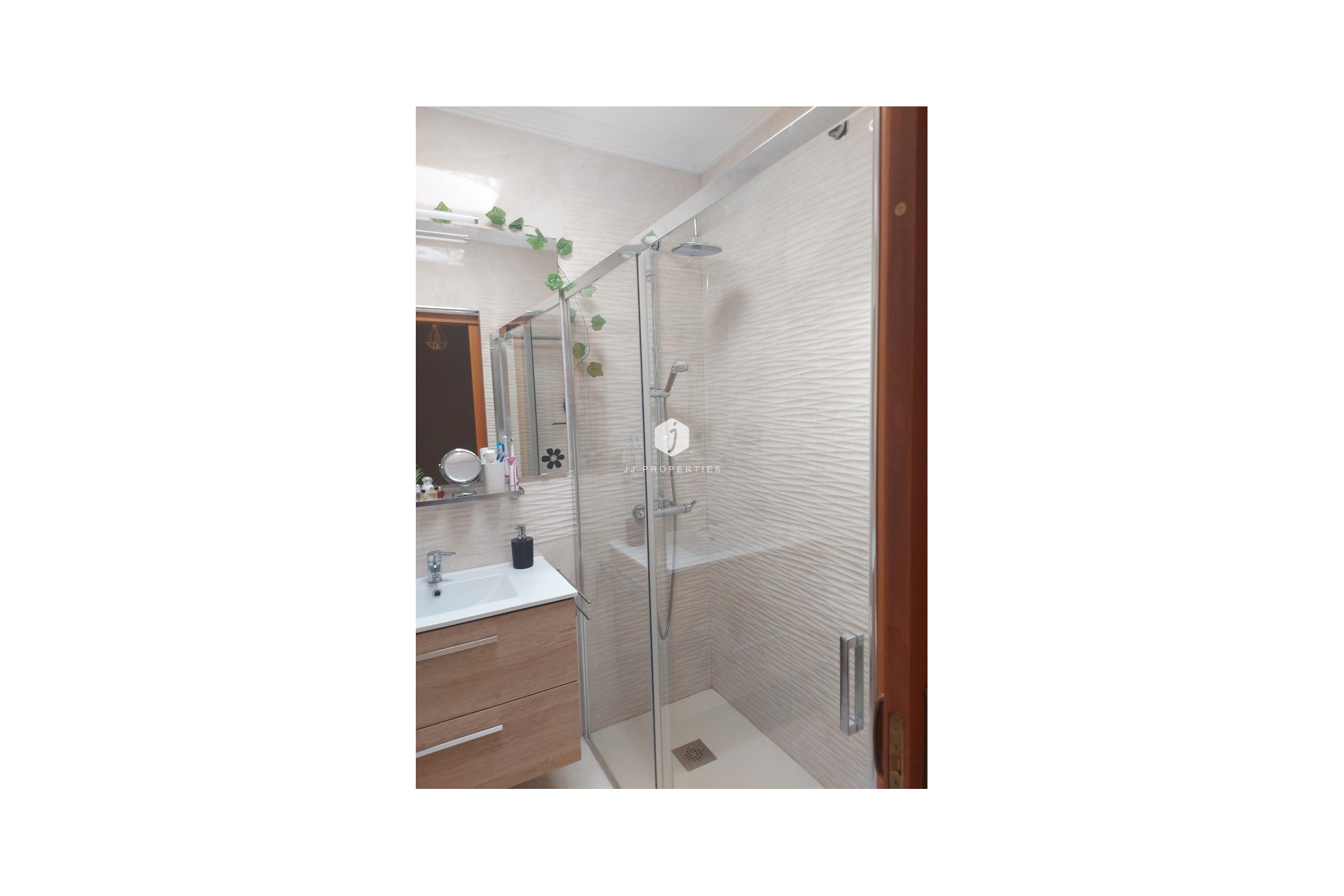 Segunda mano - Chalet -
Torrevieja