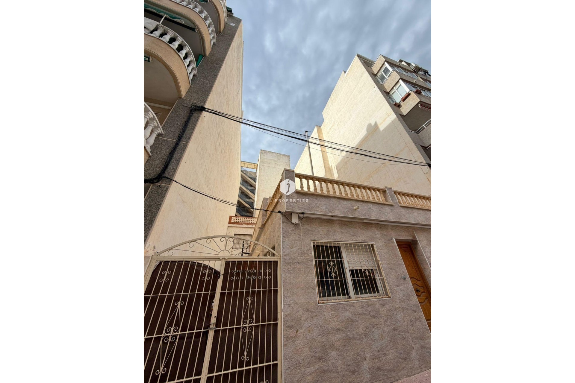 Segunda mano - Chalet -
Torrevieja