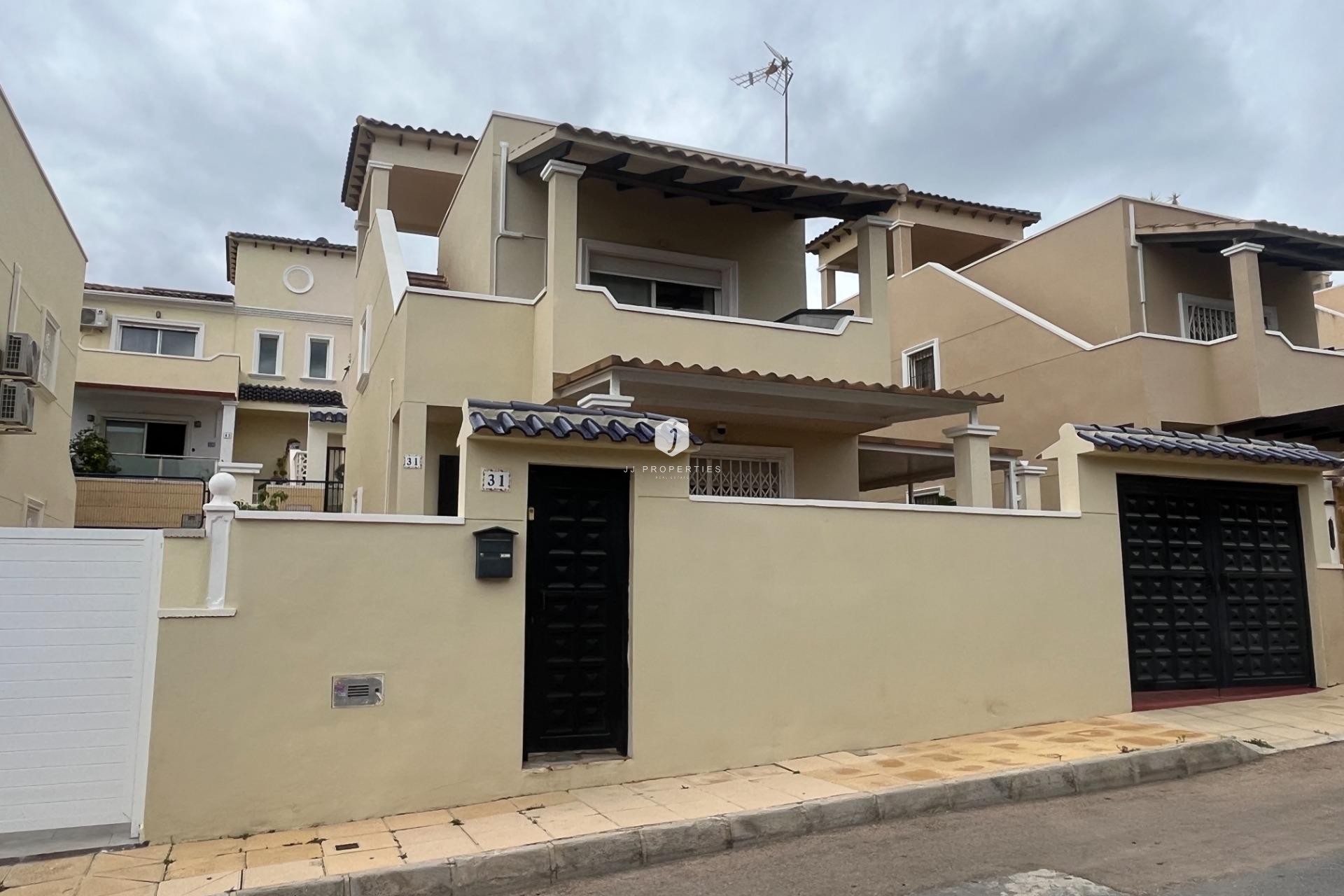 Segunda mano - Duplex -
San Miguel de Salinas - Las Filipinas