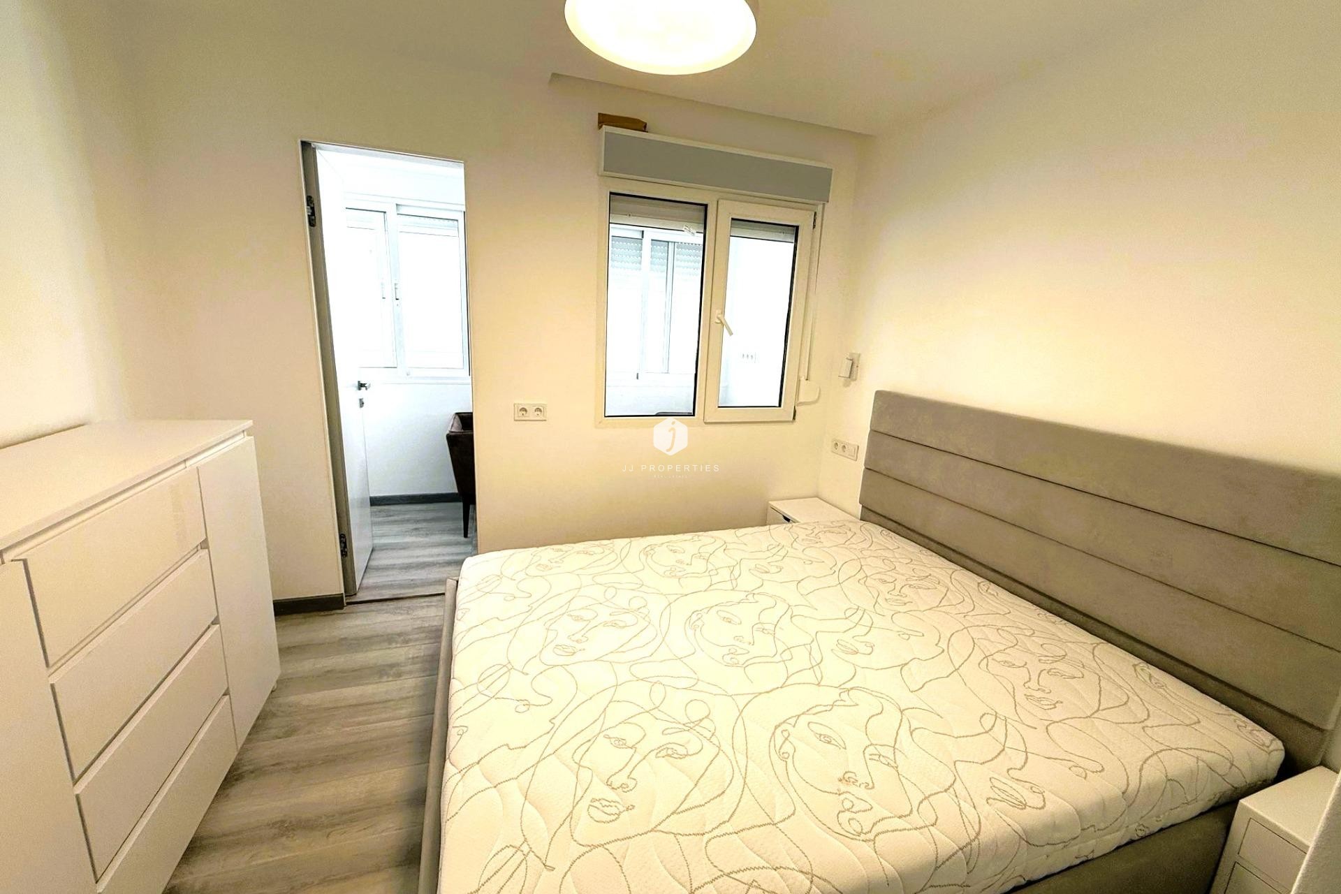 Segunda mano - Duplex -
Torrevieja - Centro