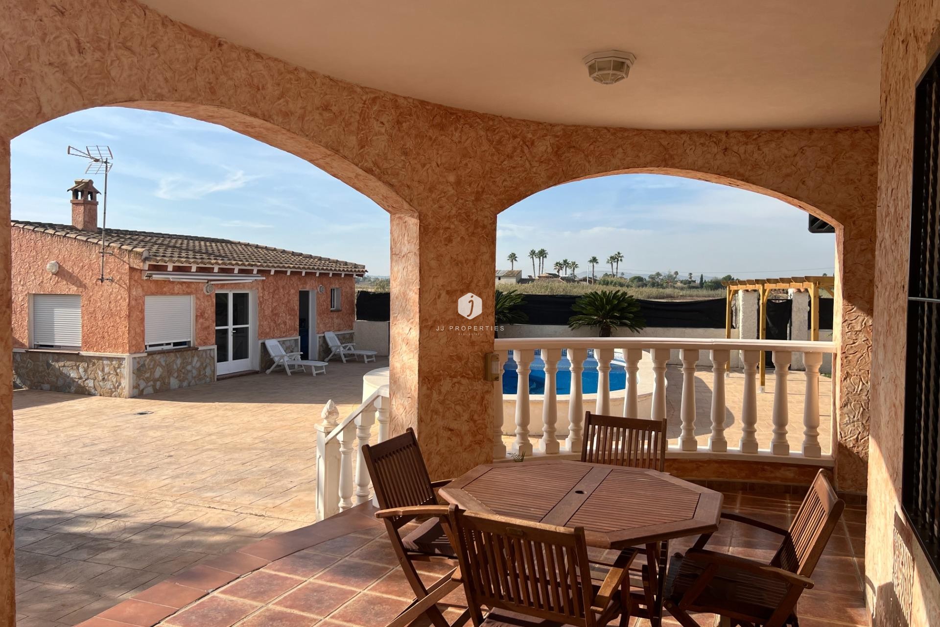 Segunda mano - Villa -
Dolores - Cmno. Escorredor