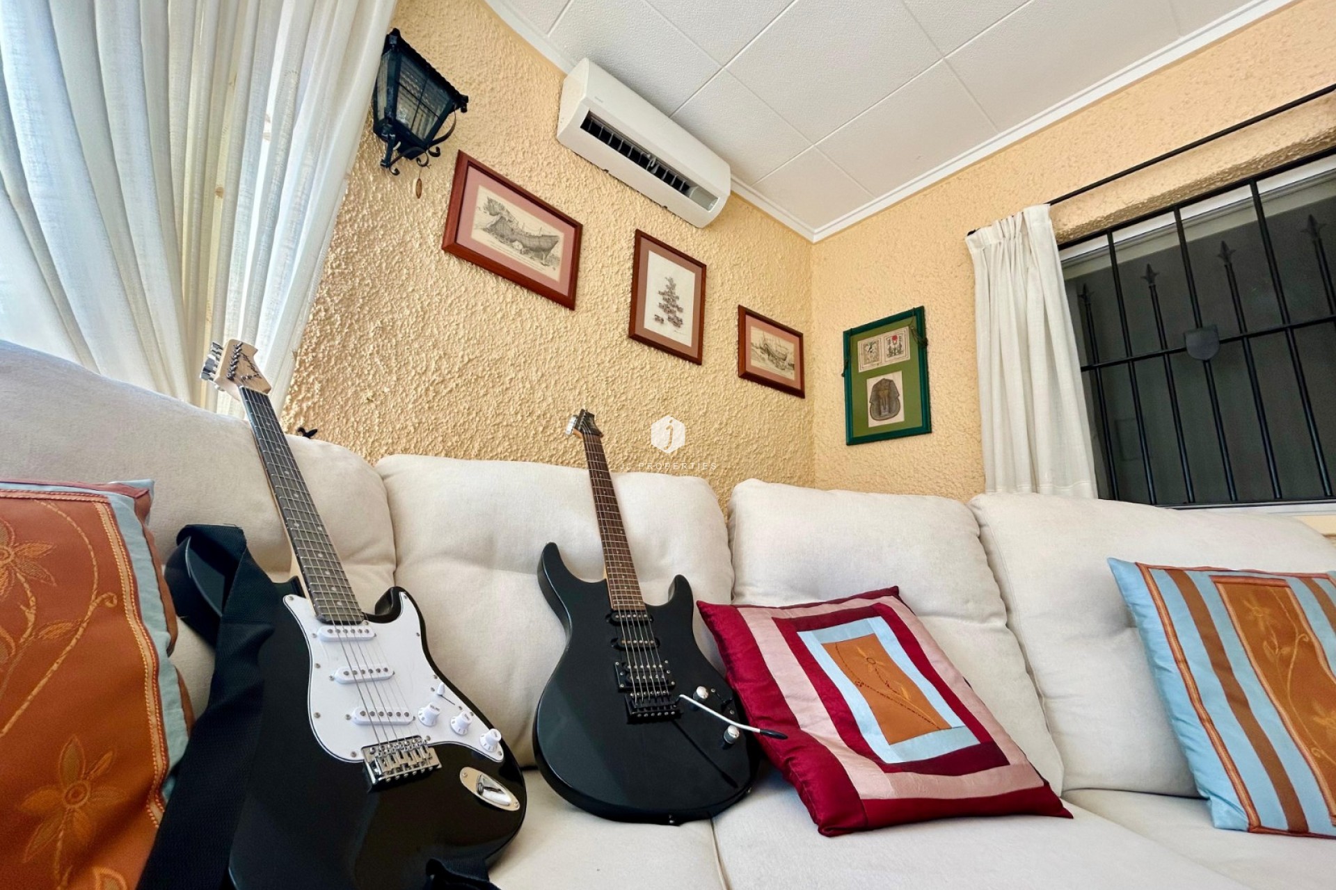 Segunda mano - Villa -
El Chaparral - Inland