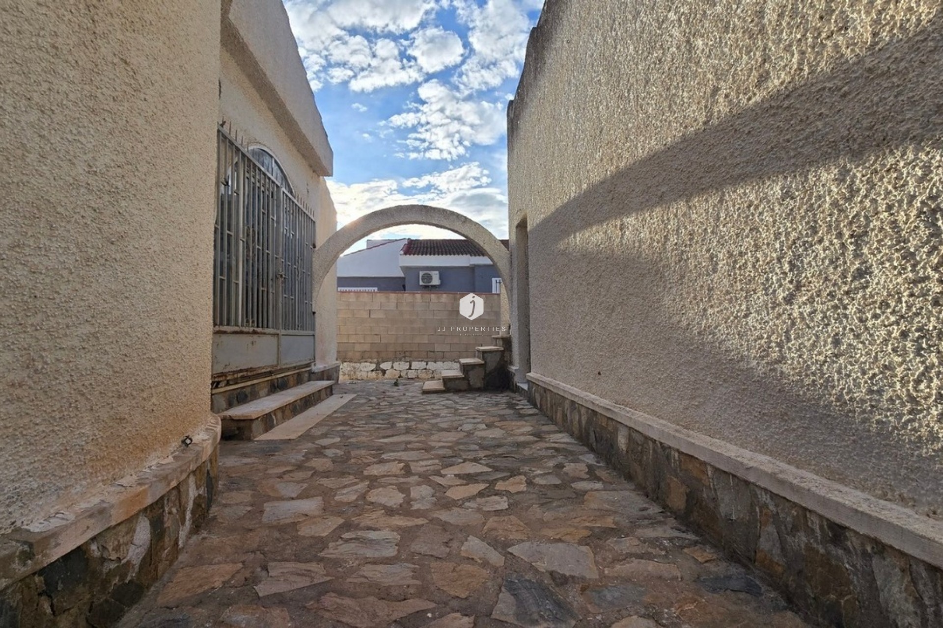 Segunda mano - Villa -
El Chaparral - Inland