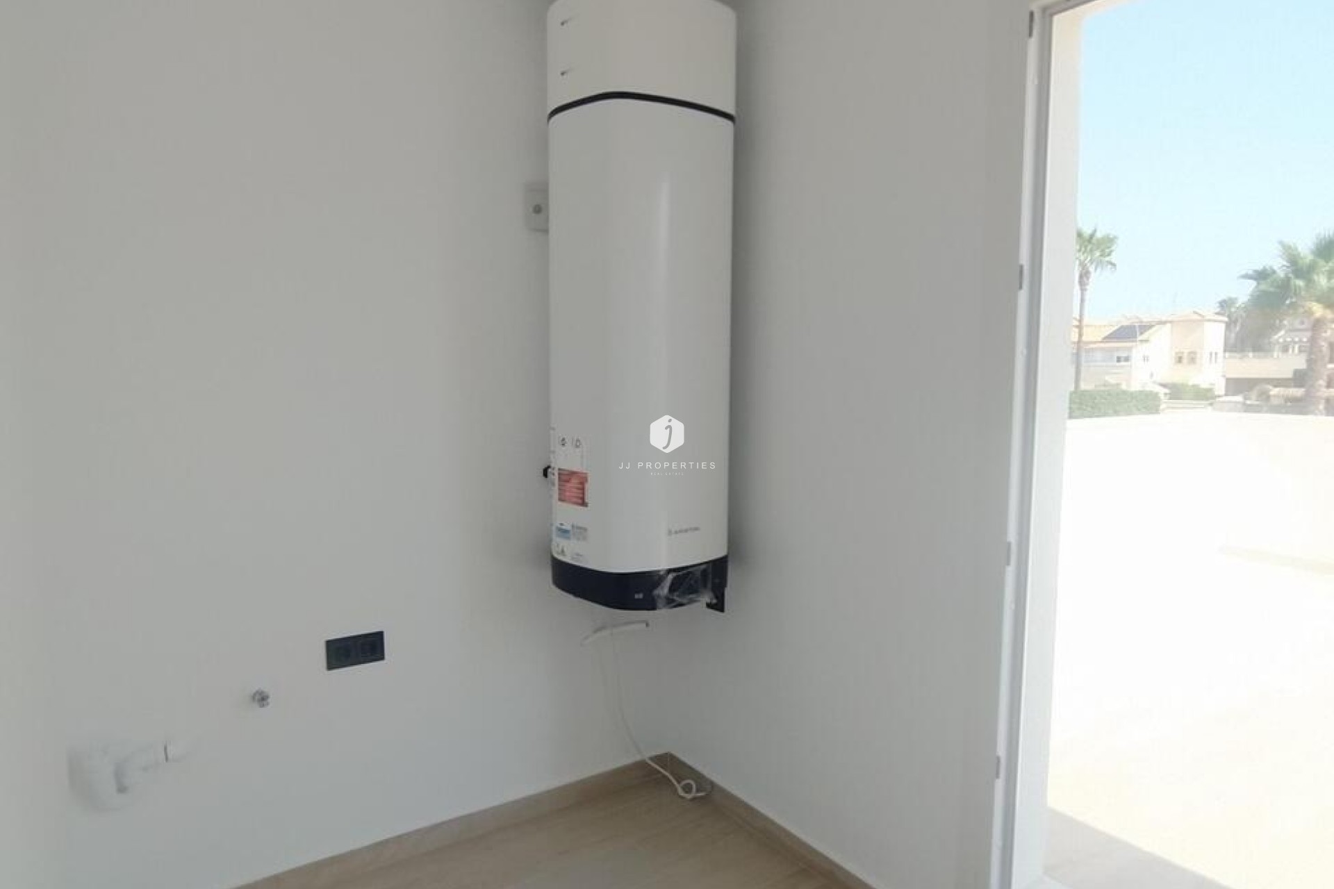 Segunda mano - Villa -
Torrevieja - aguas nuevas