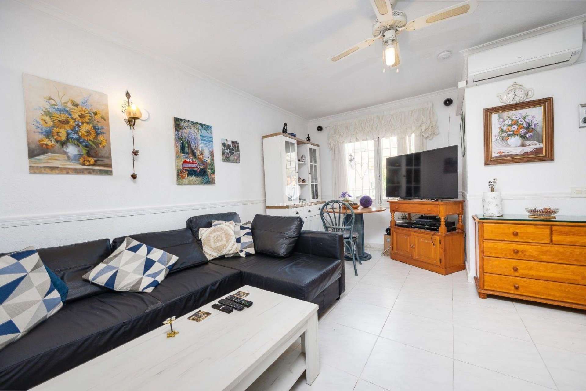 Segunda mano - Villa -
Torrevieja - Calas blanca