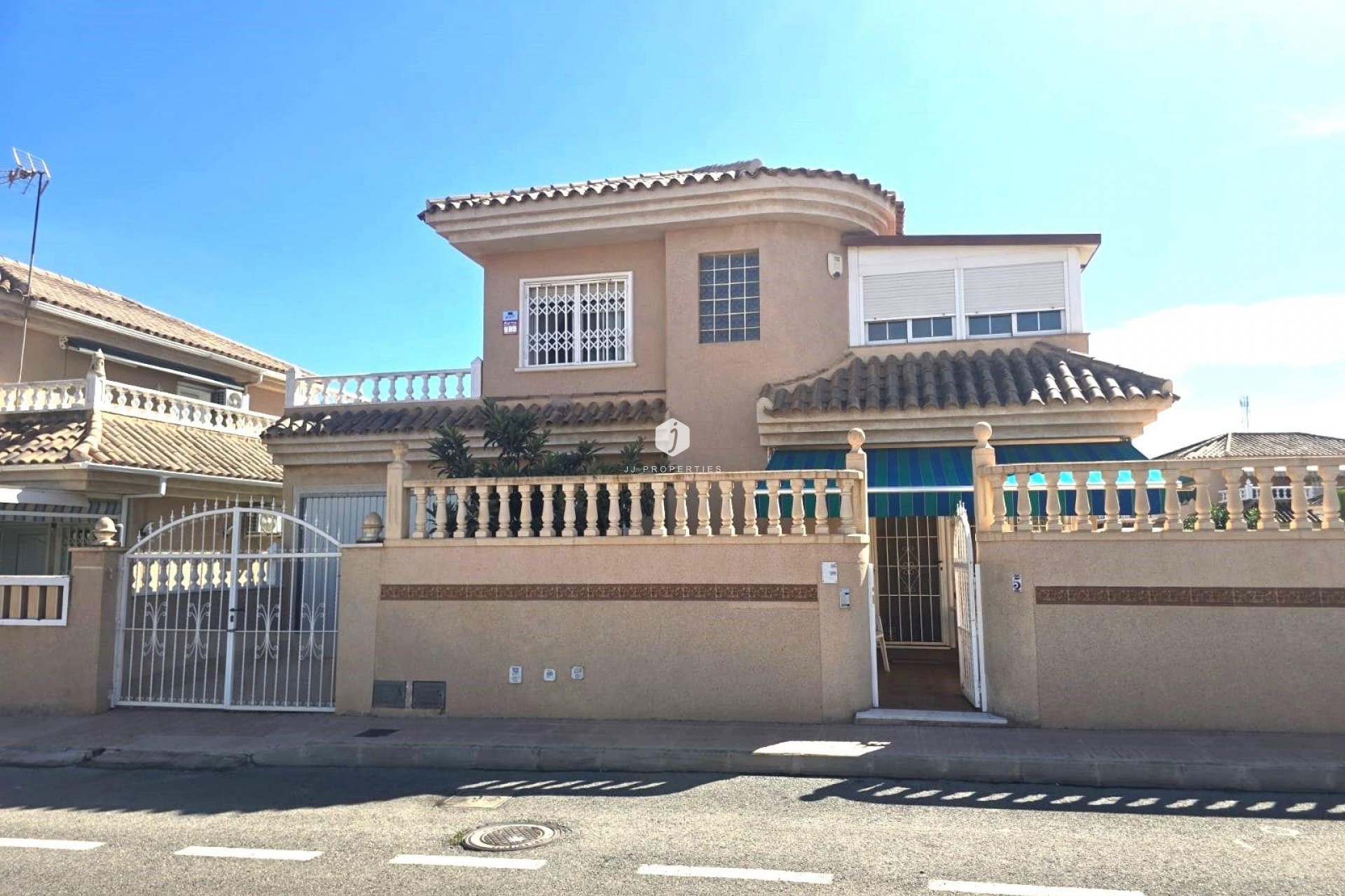 Segunda mano - Villa -
Torrevieja - Los Balcones - Los Altos del Edén