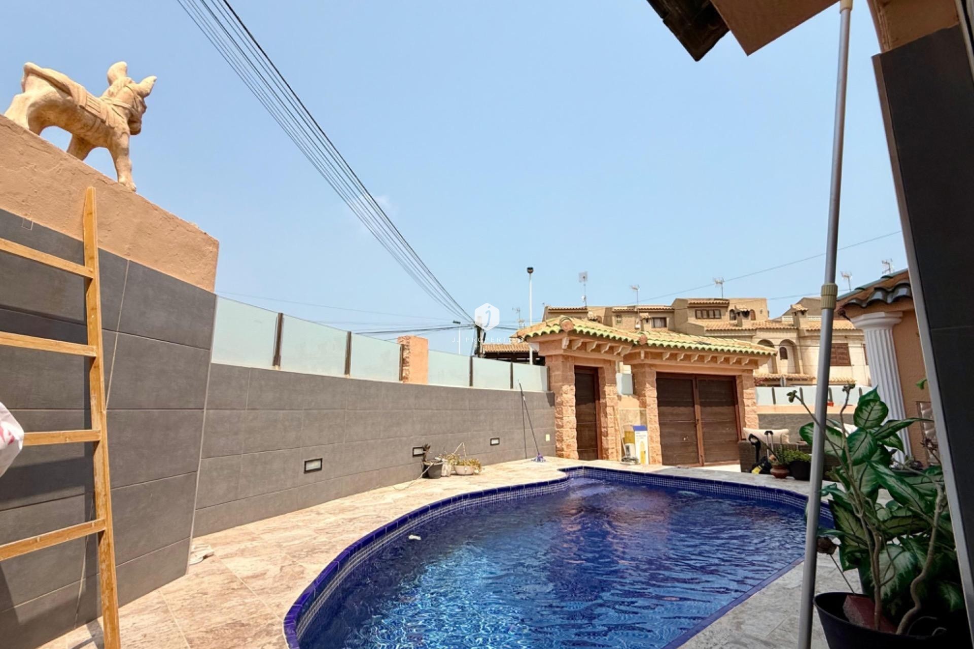 Segunda mano - Villa -
Torrevieja - Los Frutales