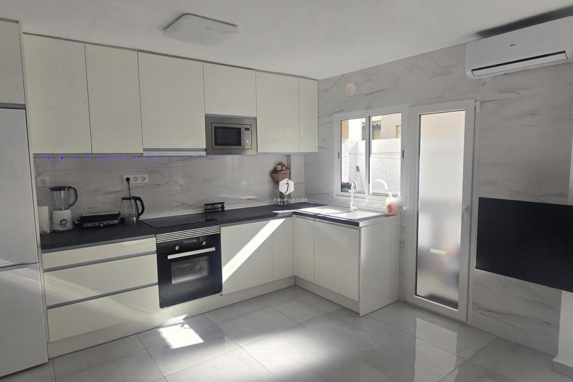 Tweedehands - Appartement / flat -
Torrevieja - Acequion
