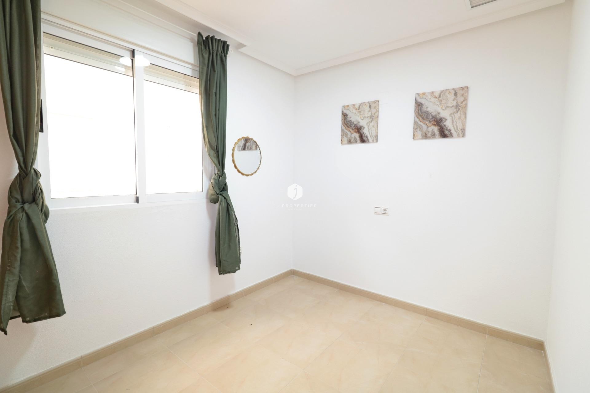 Tweedehands - Appartement / flat -
Torrevieja - Acequion
