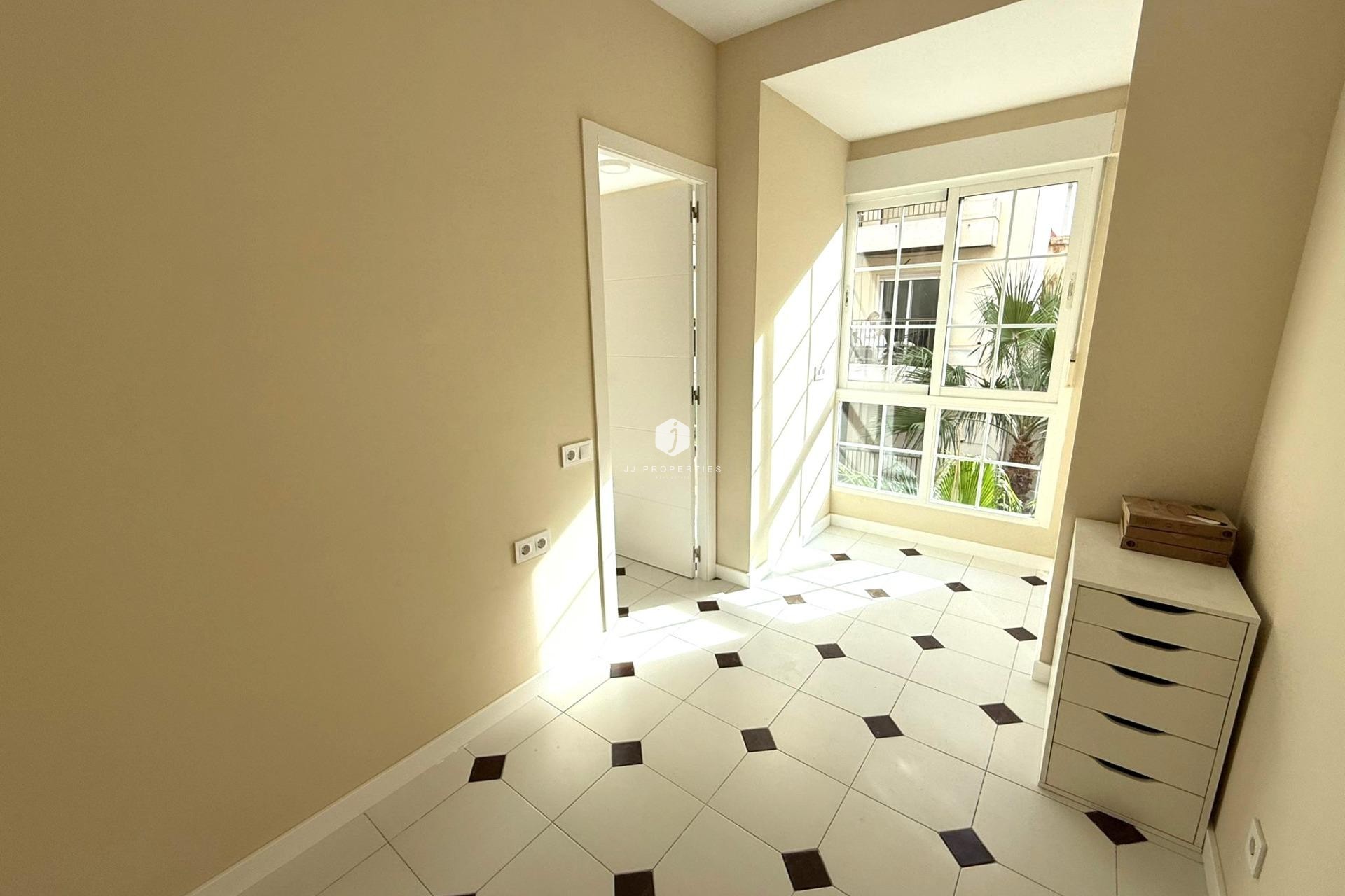 Tweedehands - Appartement / flat -
Torrevieja - Centro