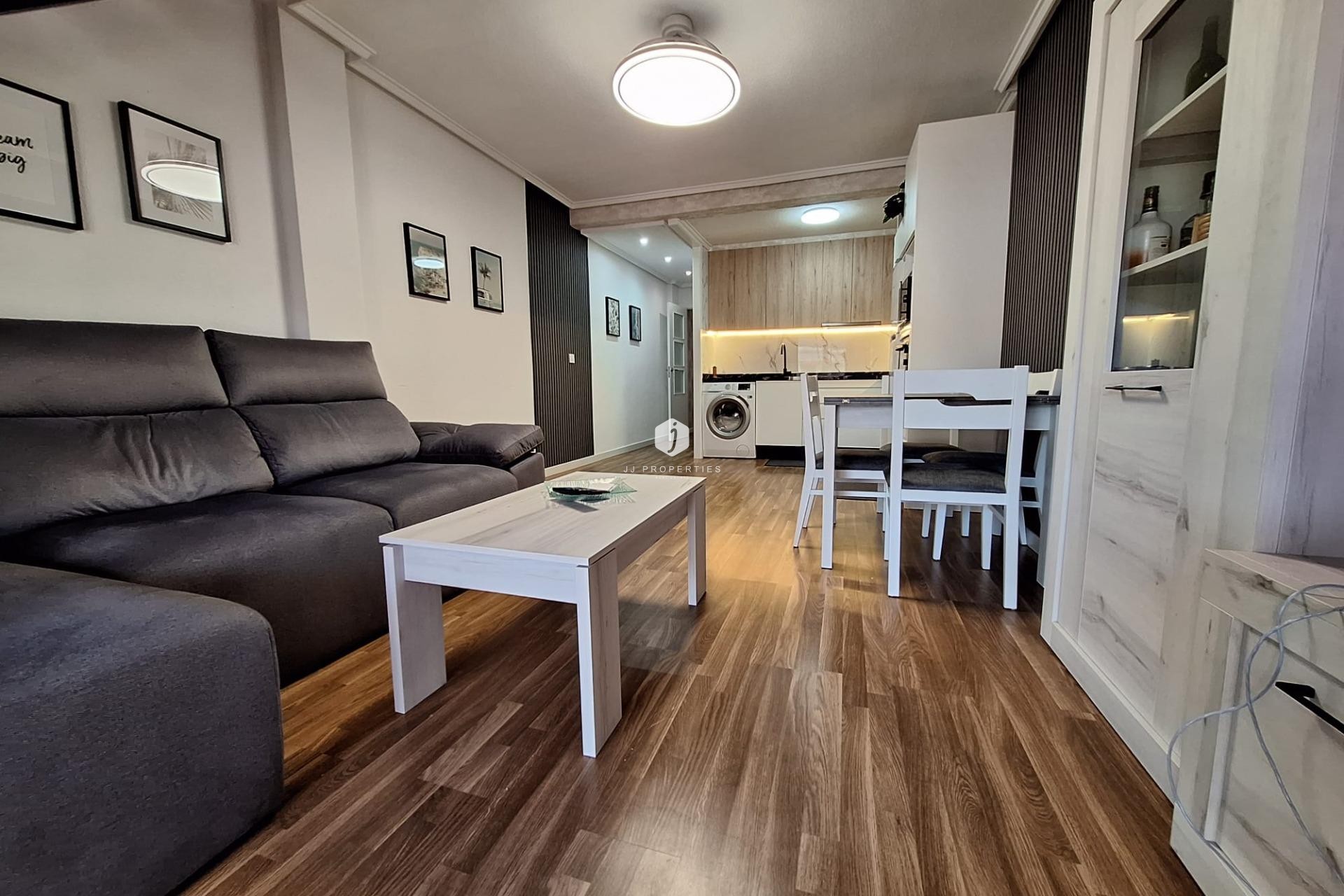 Tweedehands - Appartement / flat -
Torrevieja - Centro