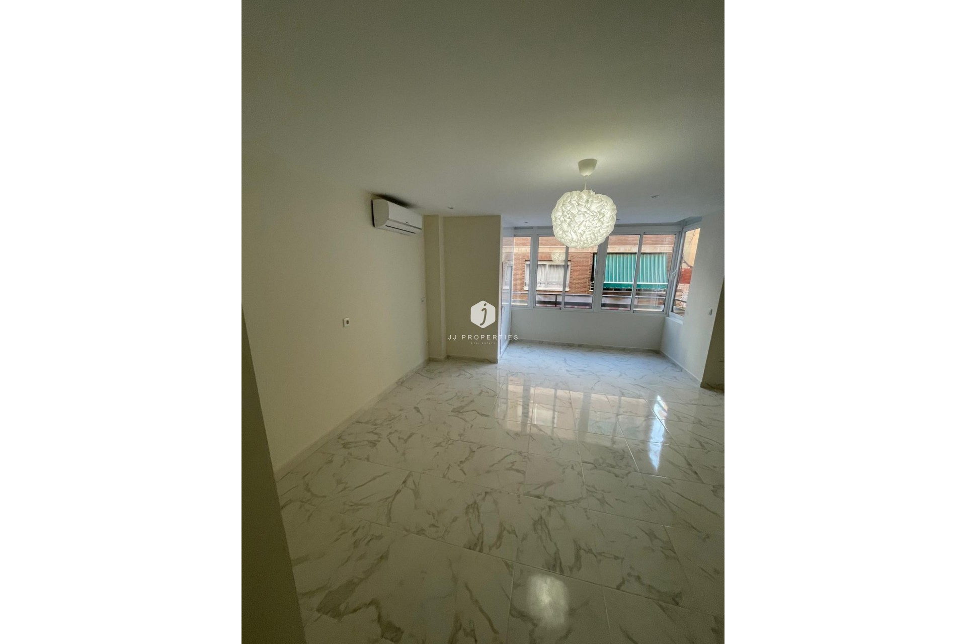 Tweedehands - Appartement / flat -
Torrevieja - Costa Blanca