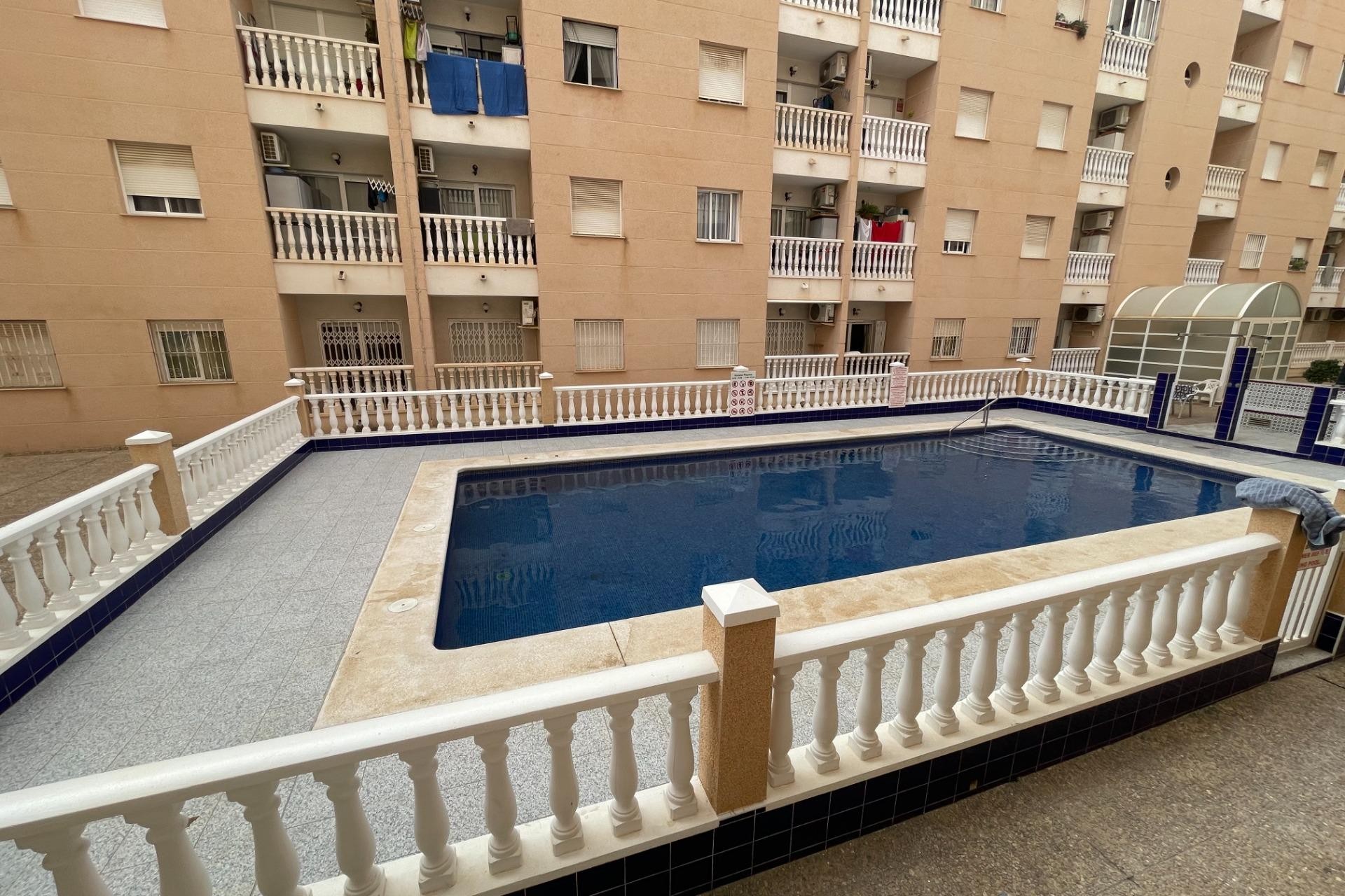 Tweedehands - Appartement / flat -
Torrevieja - Estacion de autobuses