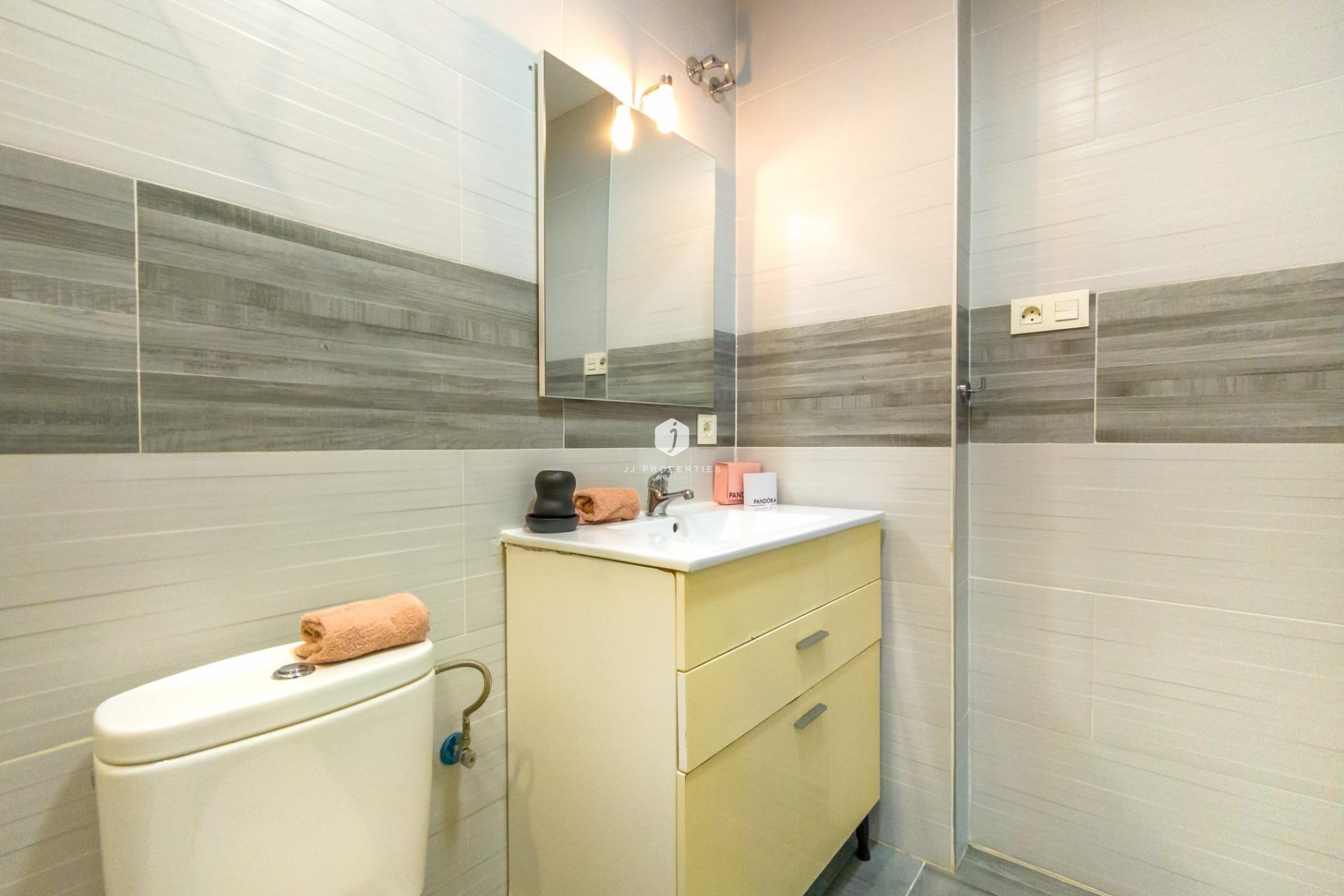 Tweedehands - Appartement / flat -
Torrevieja - Estacion de autobuses