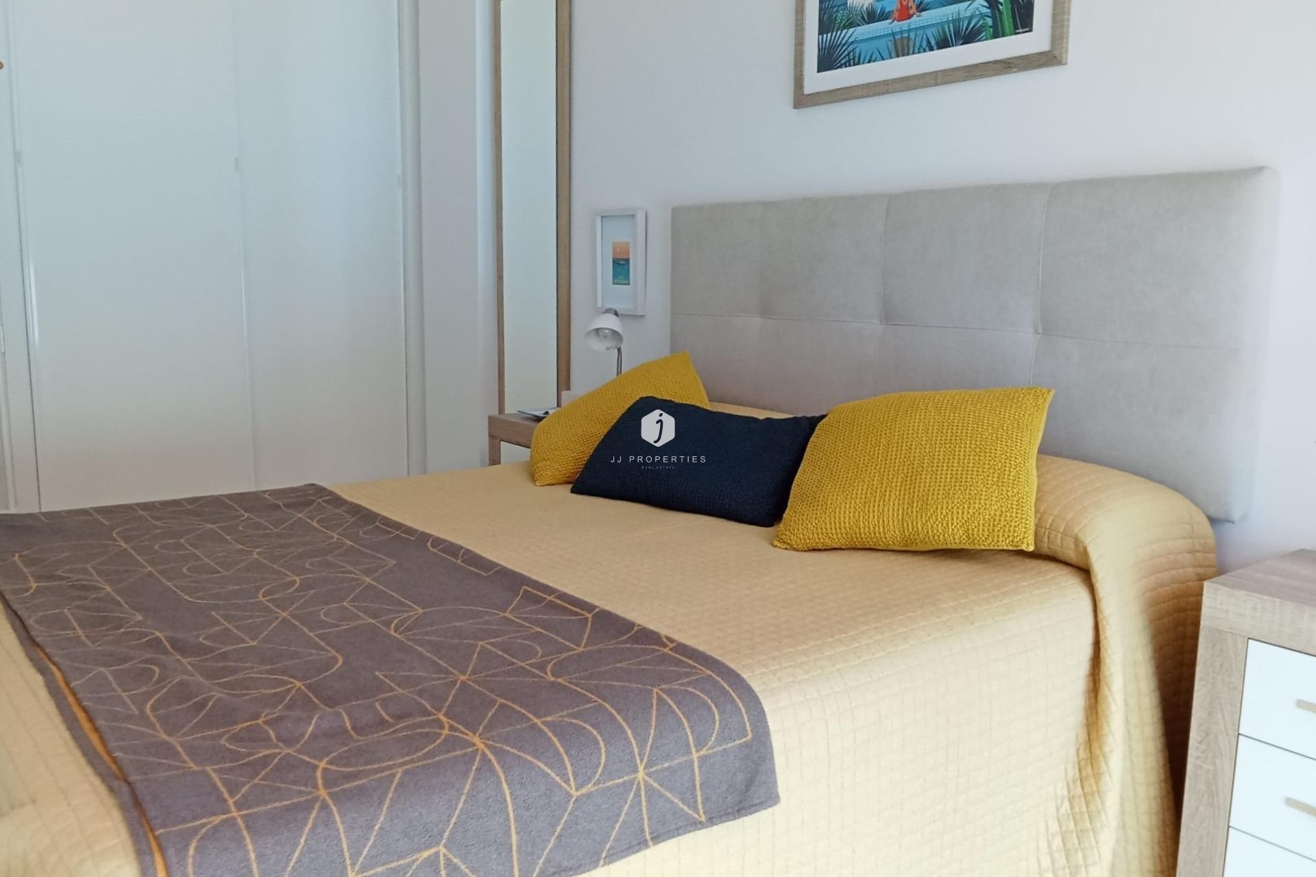 Tweedehands - Appartement / flat -
Torrevieja - Estacion de autobuses