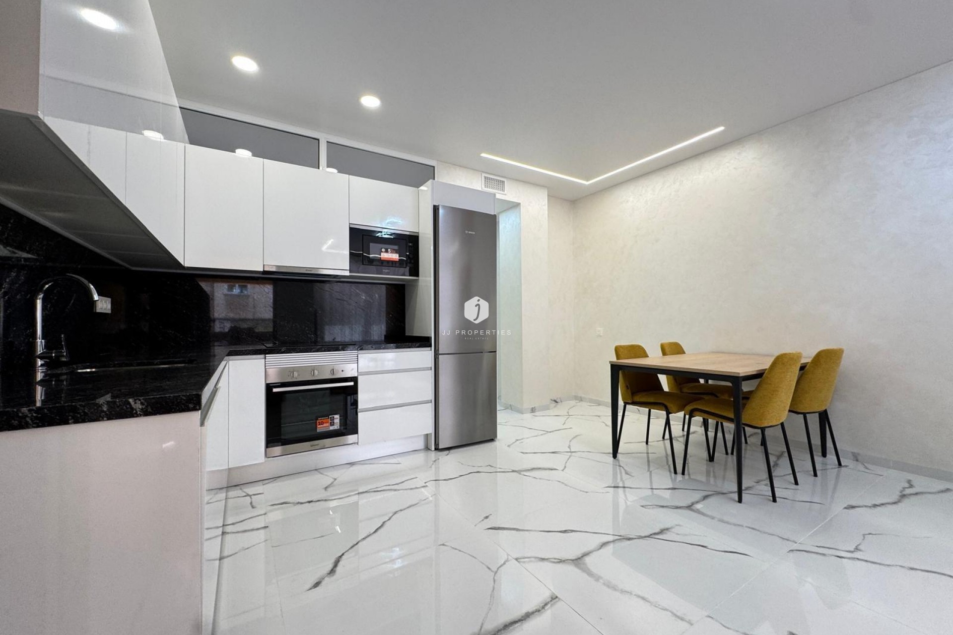 Tweedehands - Appartement / flat -
Torrevieja - Estacion de autobuses