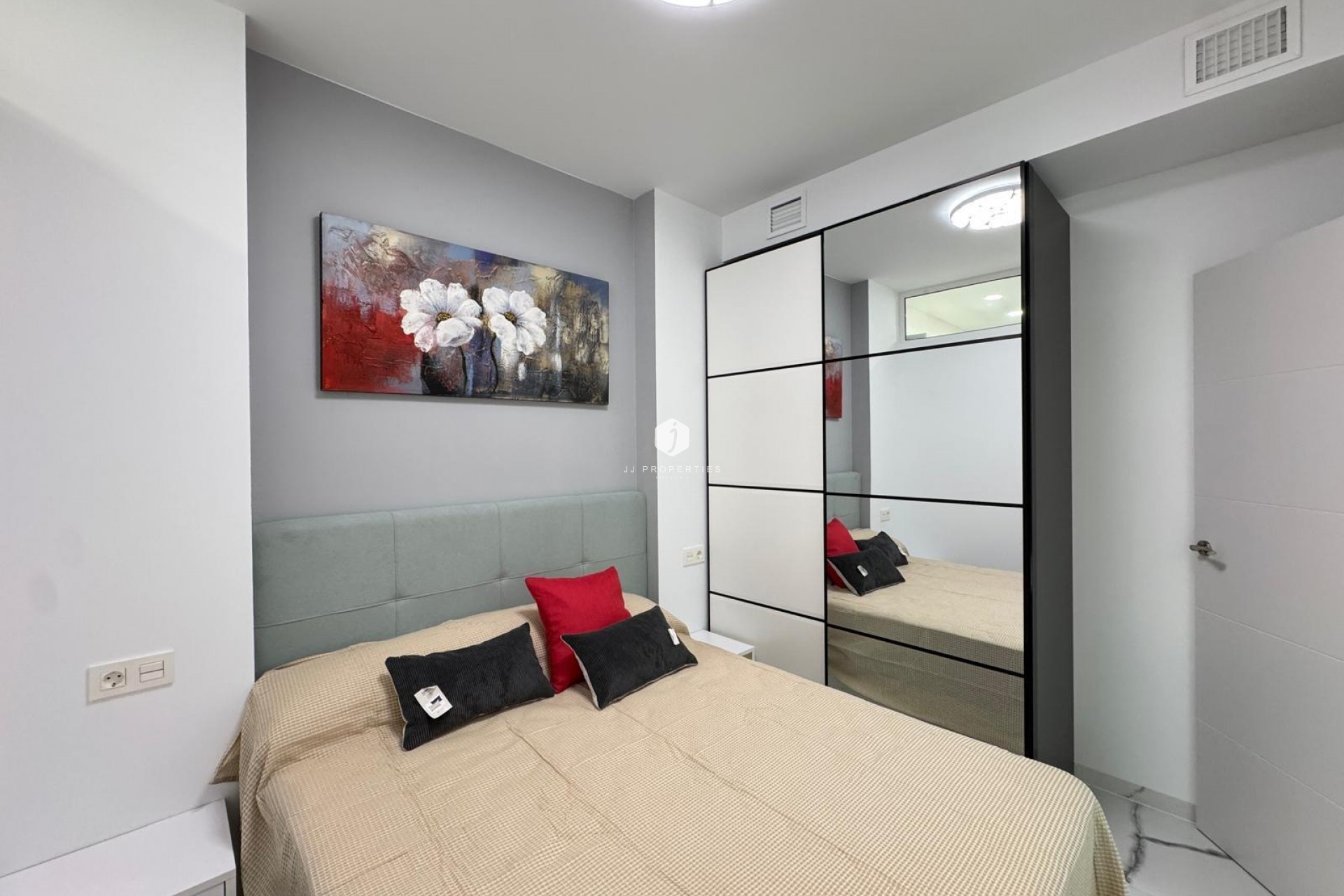 Tweedehands - Appartement / flat -
Torrevieja - Estacion de autobuses