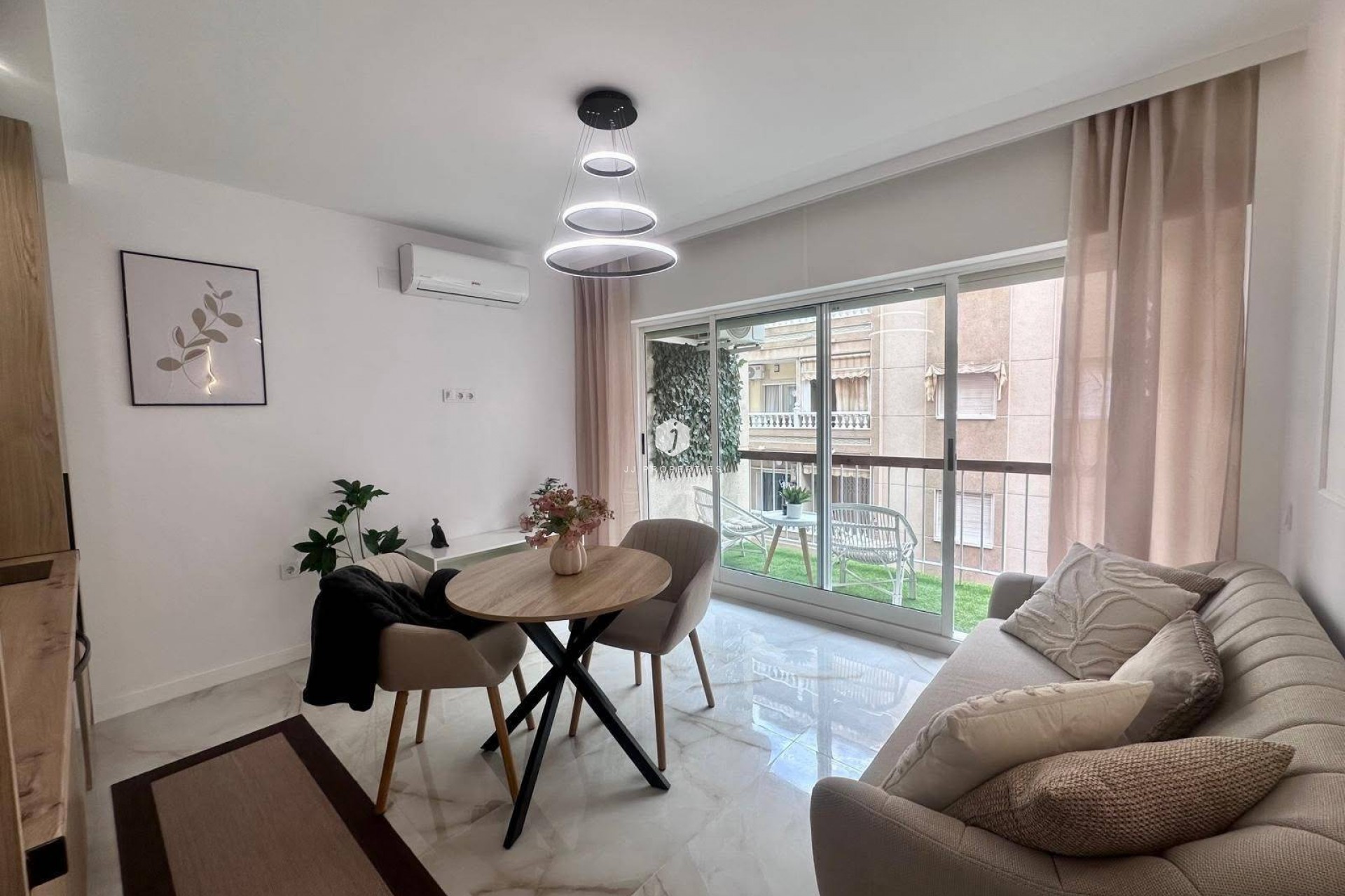 Tweedehands - Appartement / flat -
Torrevieja - Estacion de autobuses