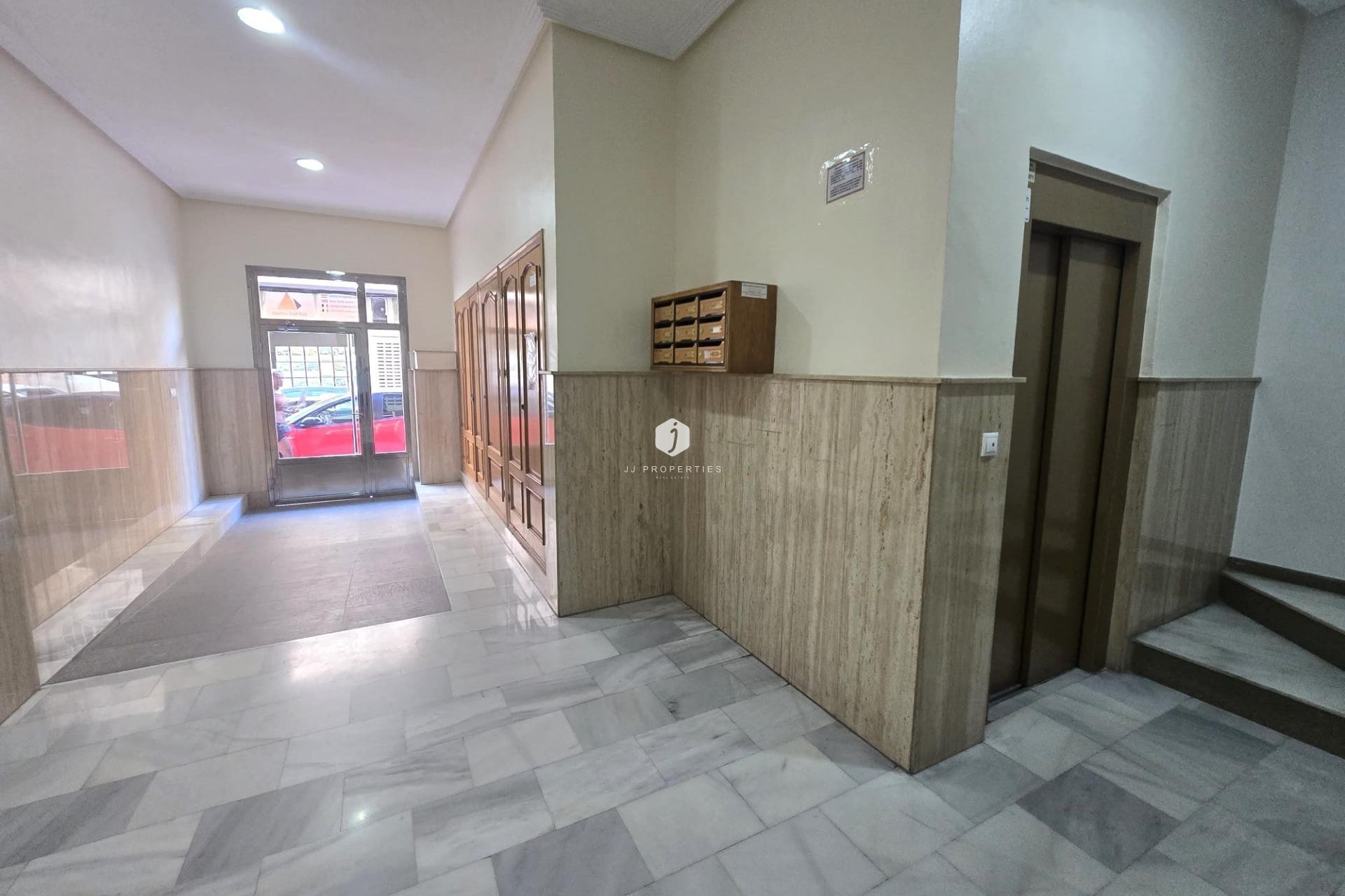 Tweedehands - Appartement / flat -
Torrevieja - Las Piscinas Naturales