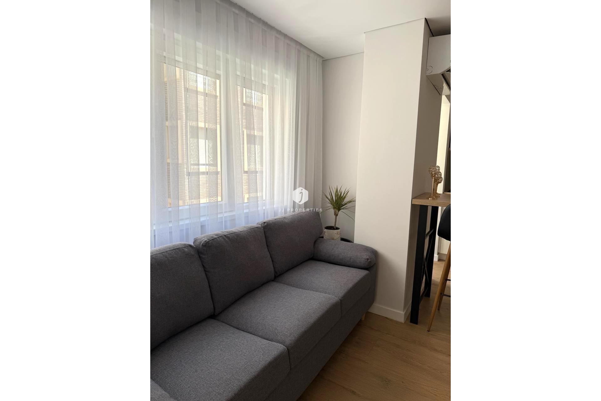 Tweedehands - Appartement / flat -
Torrevieja - Paseo maritimo