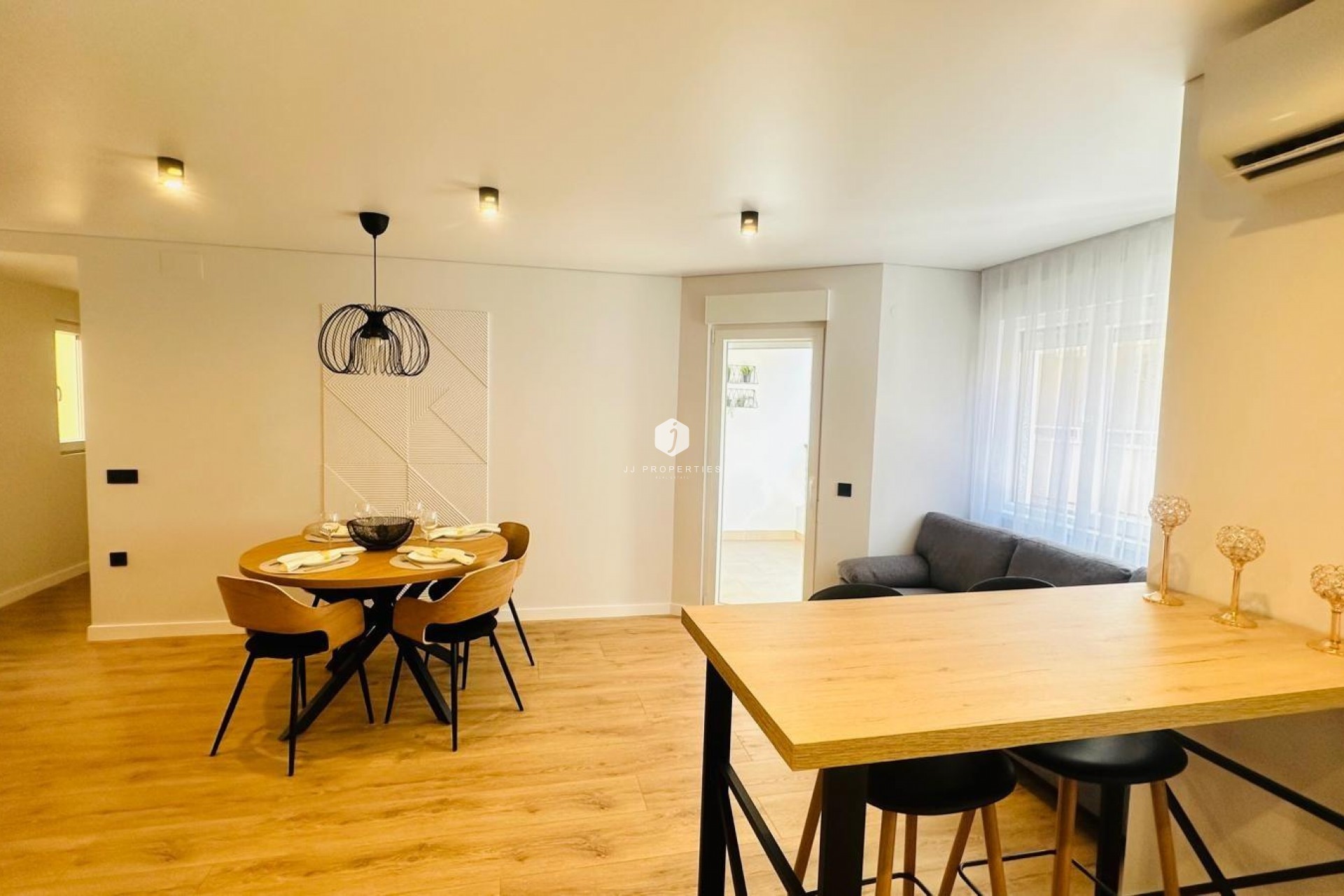 Tweedehands - Appartement / flat -
Torrevieja - Playa del Cura