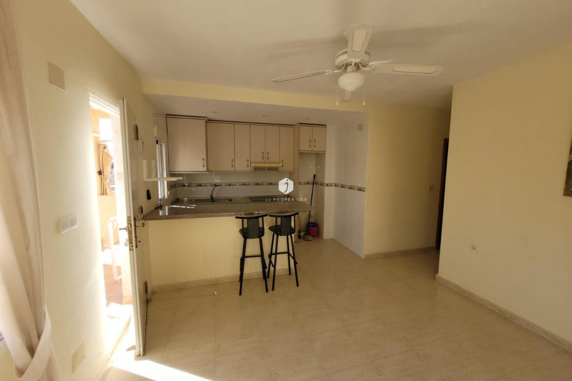 Tweedehands - Bungalow -
San Miguel de Salinas - Inland