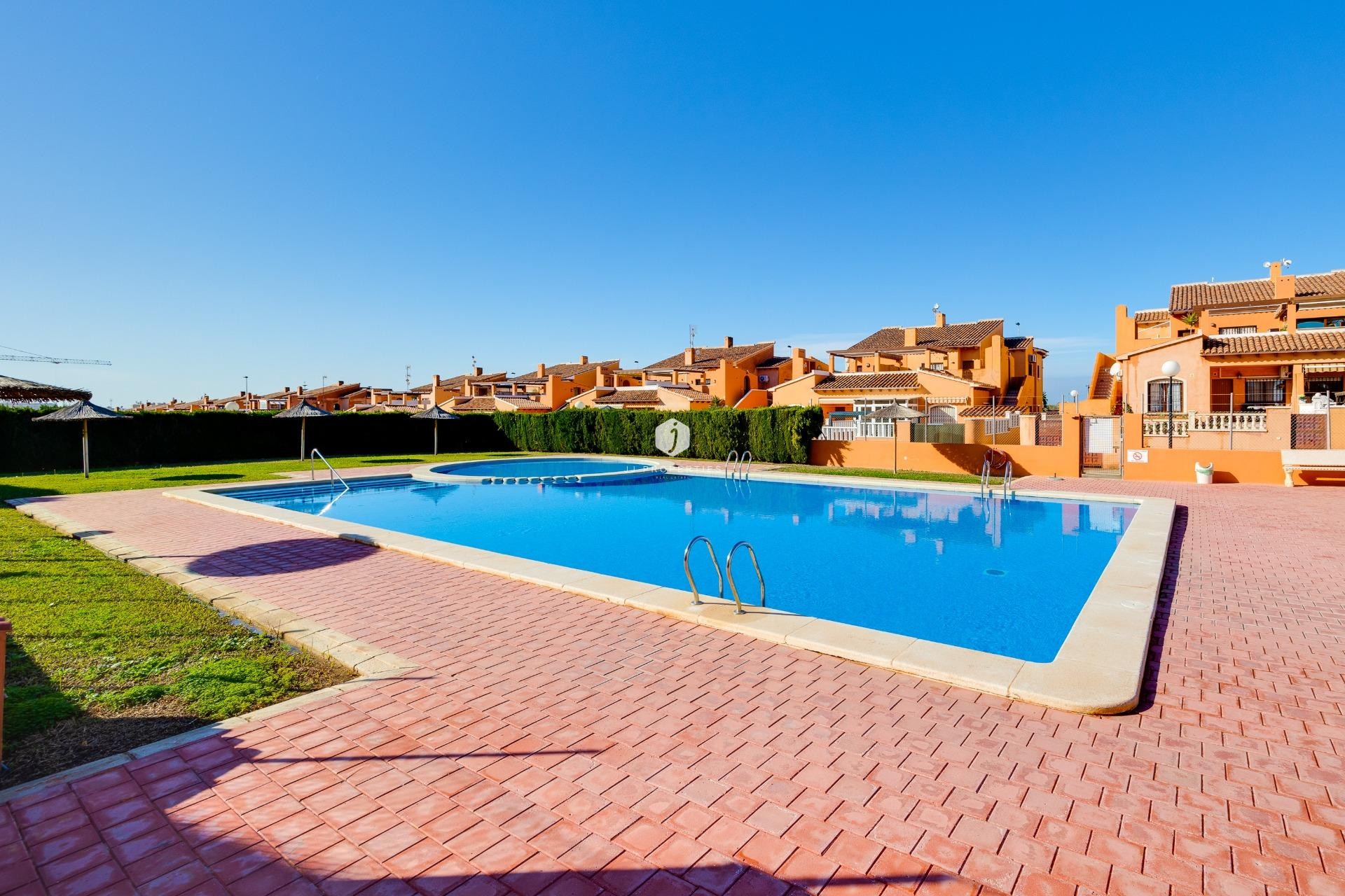 Tweedehands - Bungalow -
Torrevieja - aguas nuevas