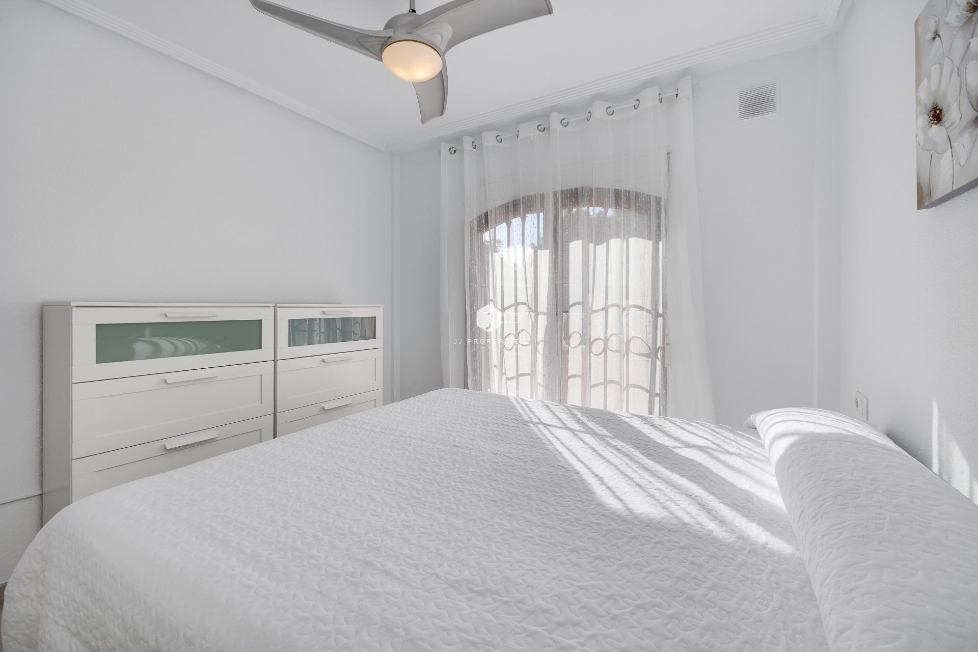 Tweedehands - Bungalow -
Torrevieja - aguas nuevas