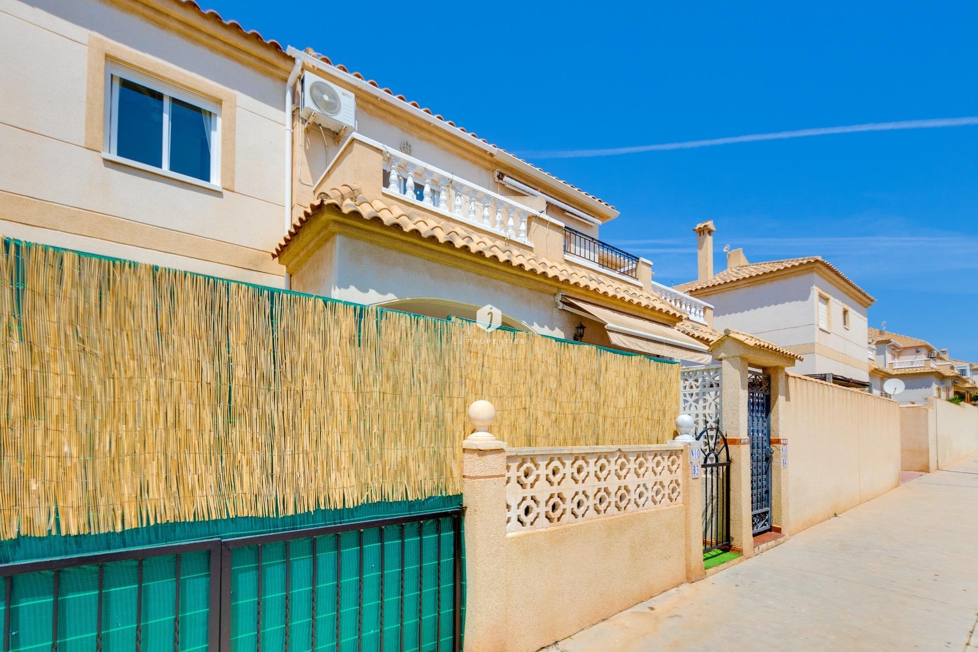 Tweedehands - Bungalow -
Torrevieja - aguas nuevas