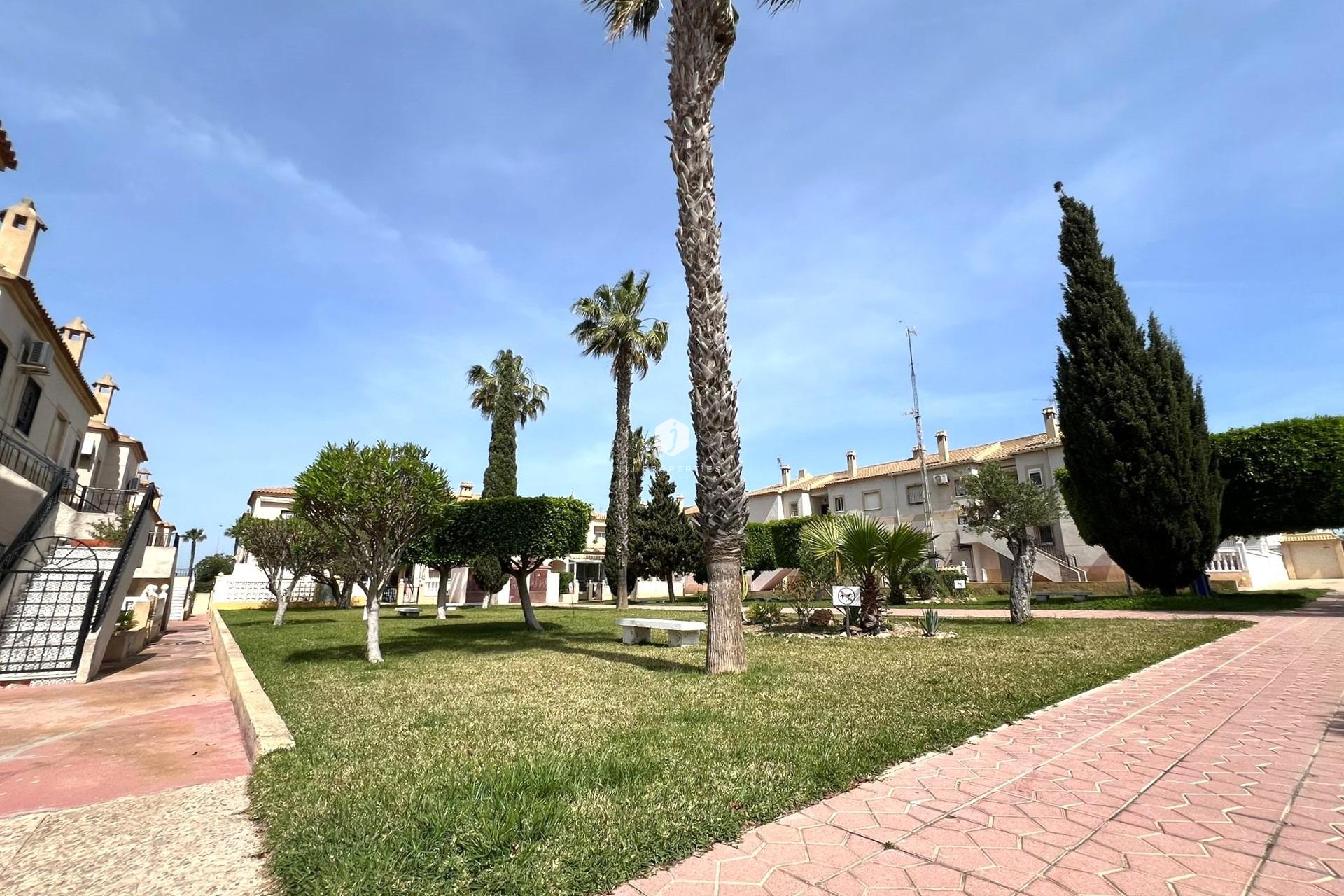 Tweedehands - Bungalow -
Torrevieja - aguas nuevas