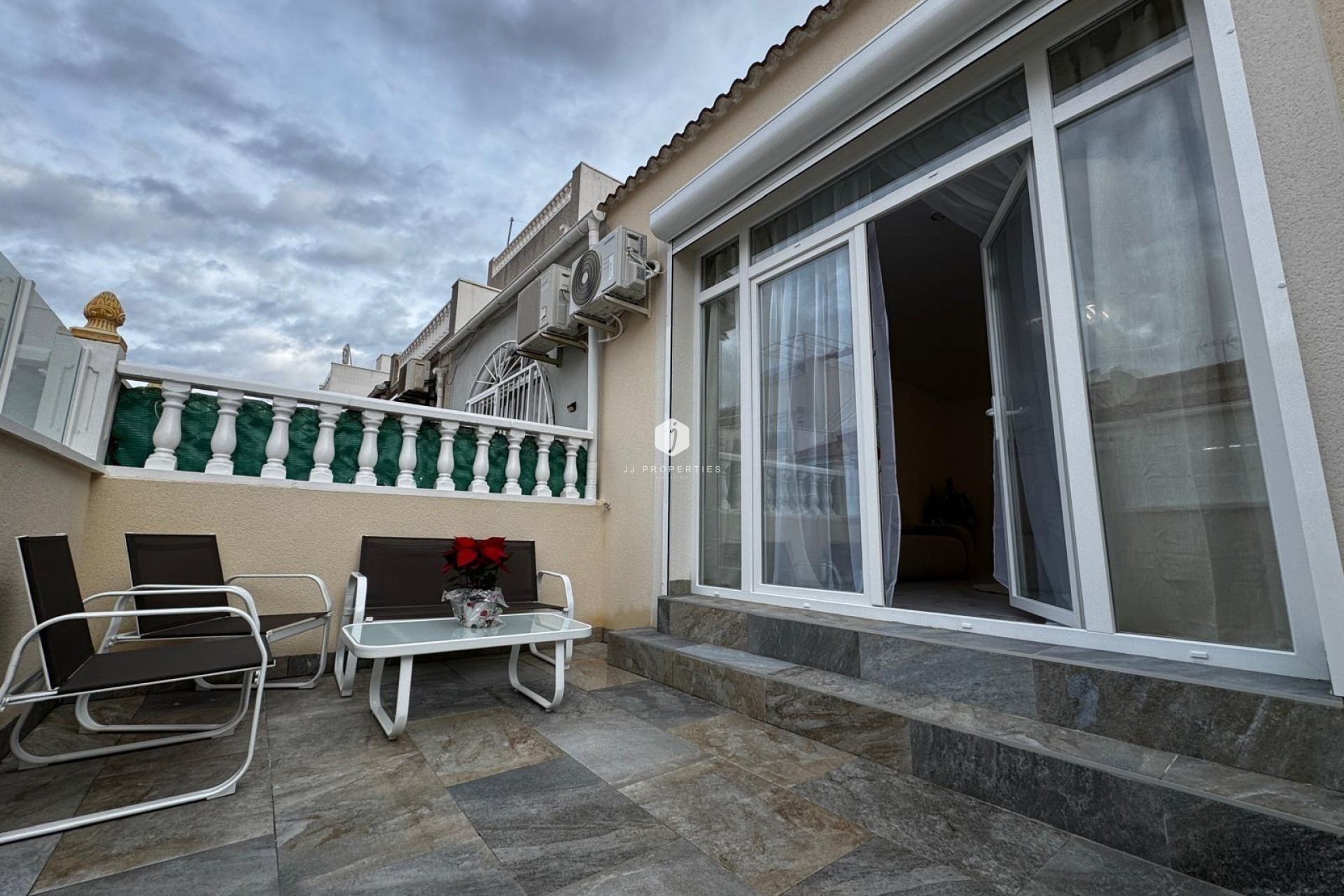 Tweedehands - Bungalow -
Torrevieja - La Siesta - El Salado - Torreta