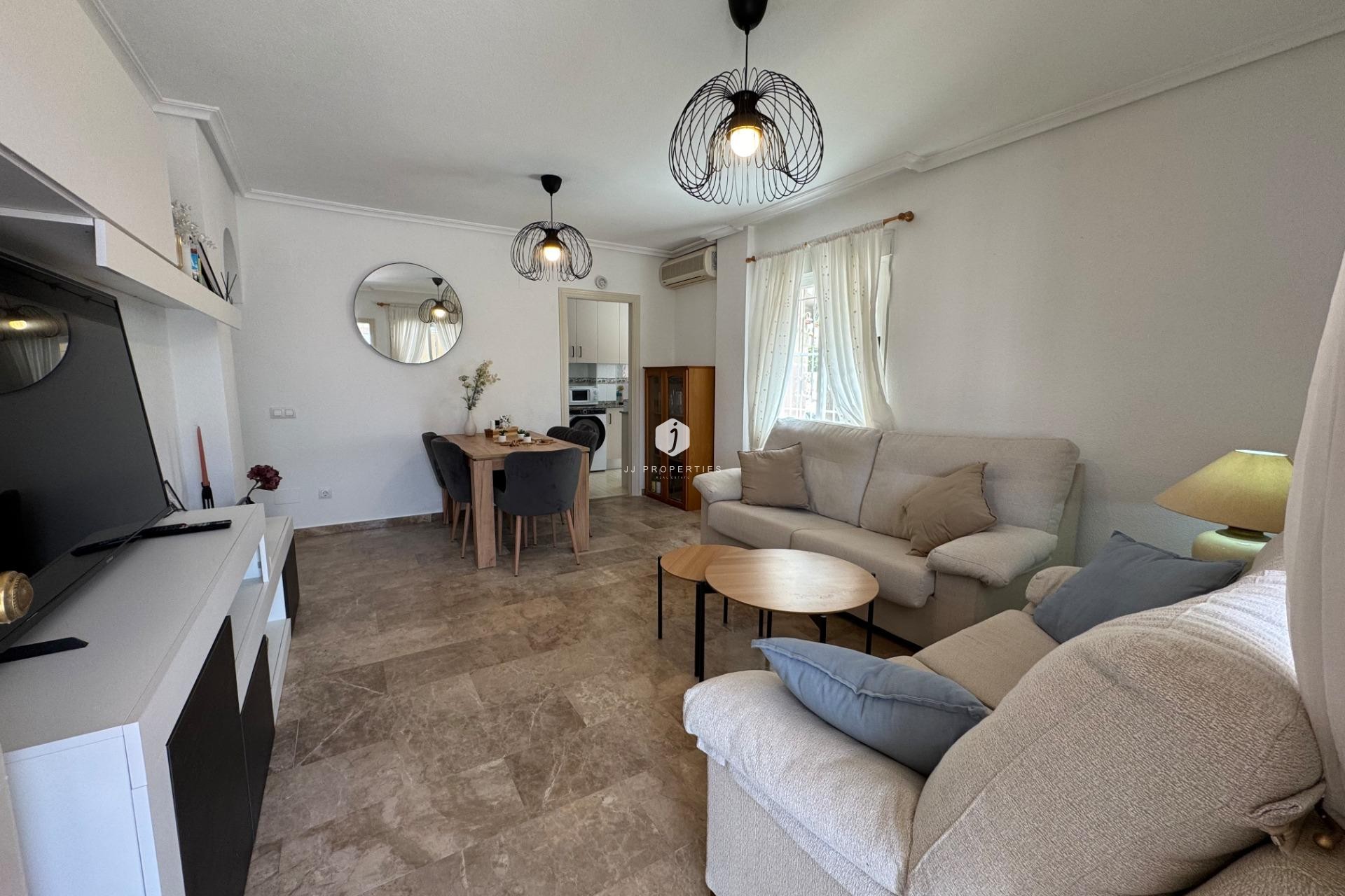 Tweedehands - Bungalow -
Torrevieja - La Siesta - El Salado - Torreta