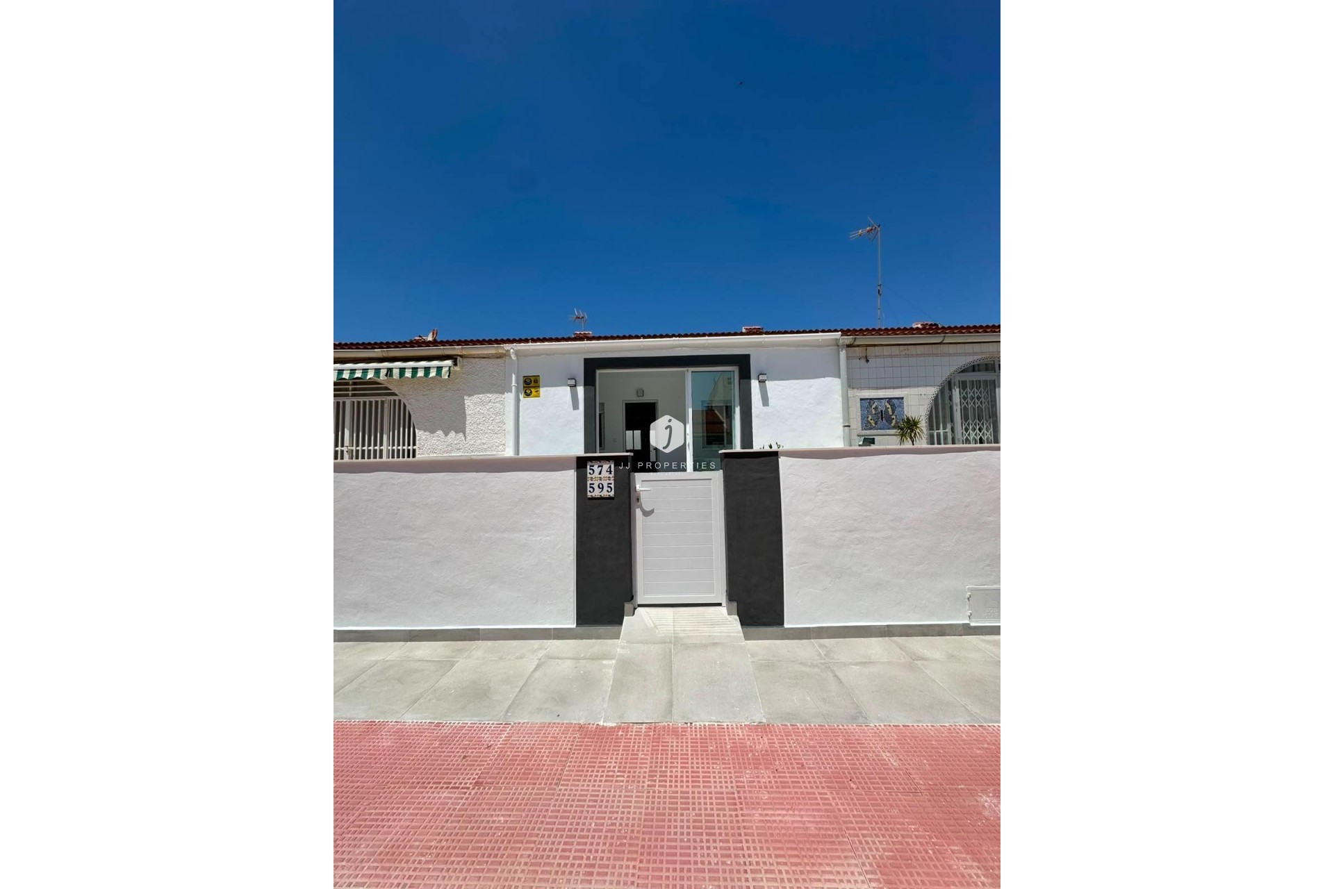 Tweedehands - Bungalow -
Torrevieja - La Siesta - El Salado - Torreta