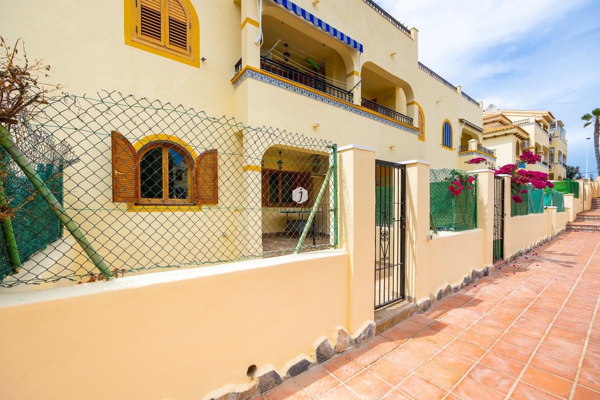 Tweedehands - Bungalow -
Torrevieja - Torre la mata