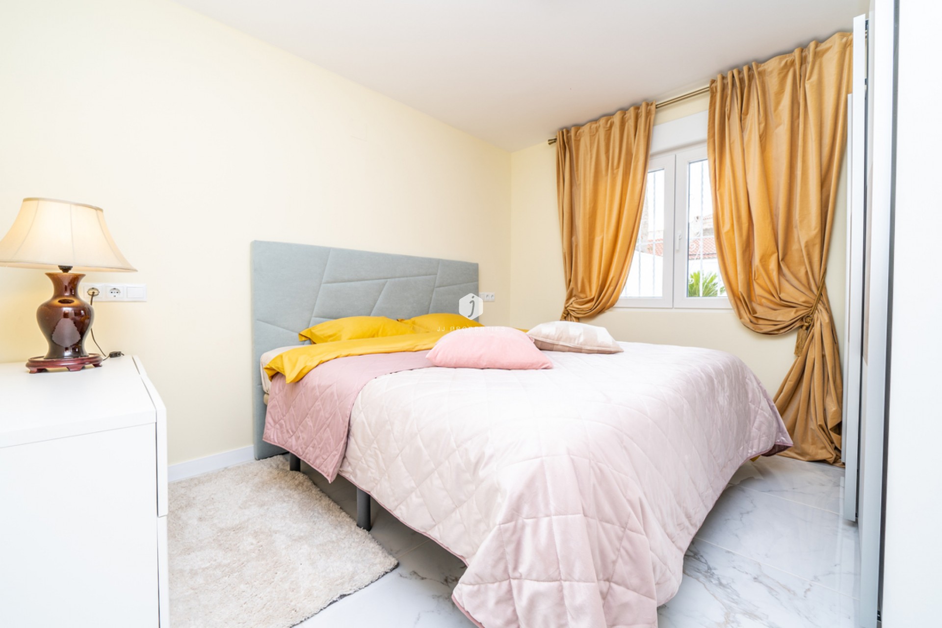Tweedehands - Bungalow -
Torrevieja - Torreta