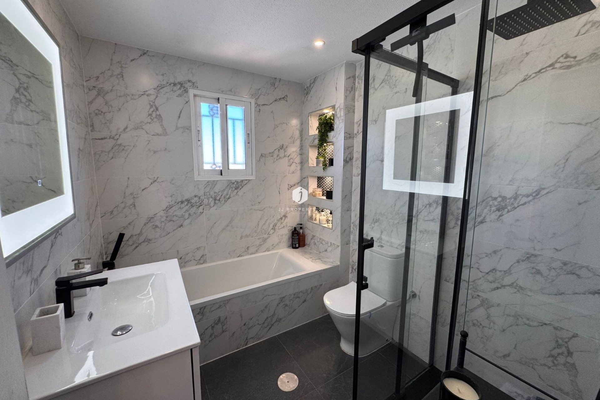 Tweedehands - Chalet -
Campoamor - Costa Blanca