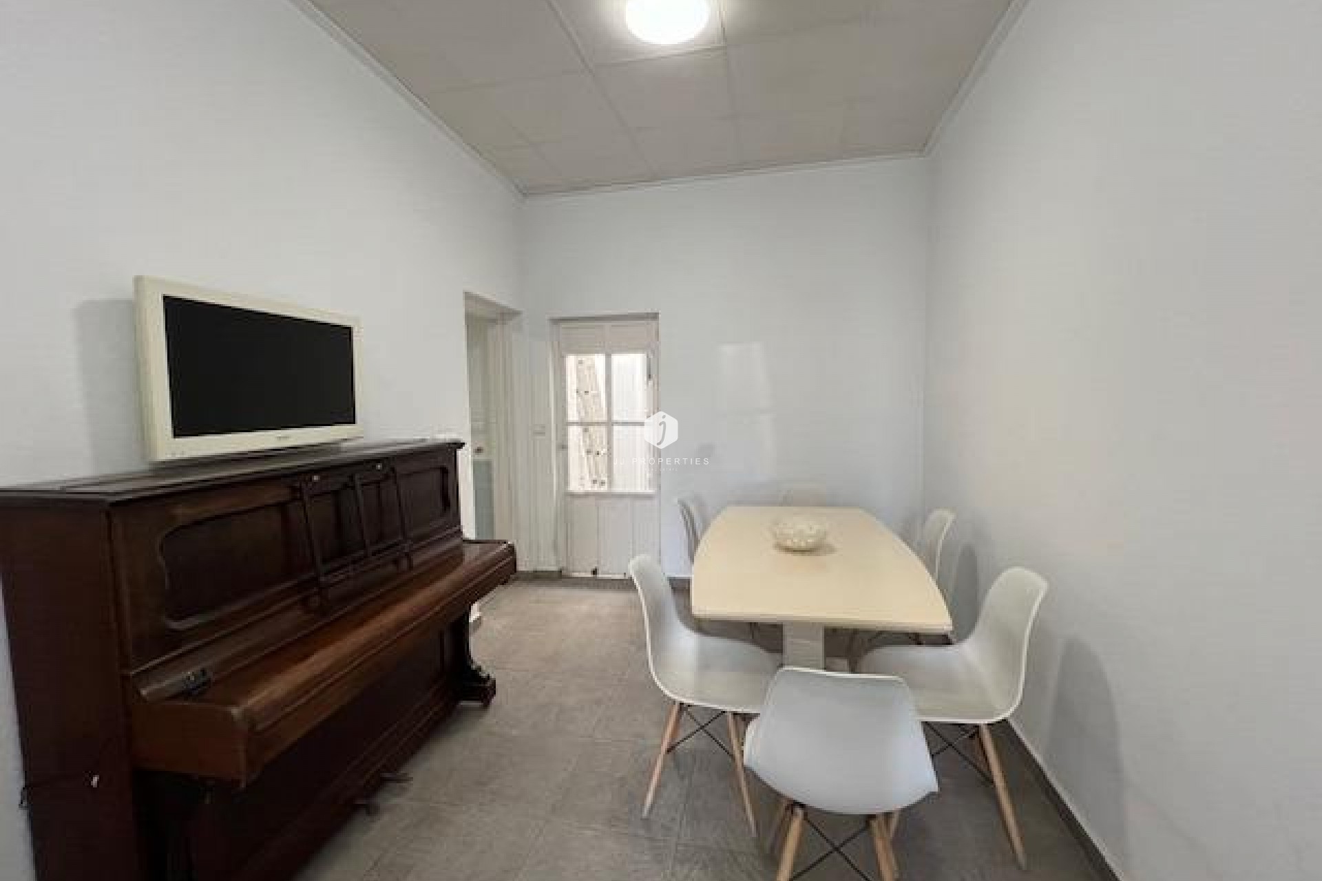 Tweedehands - Chalet -
Dolores - Centro